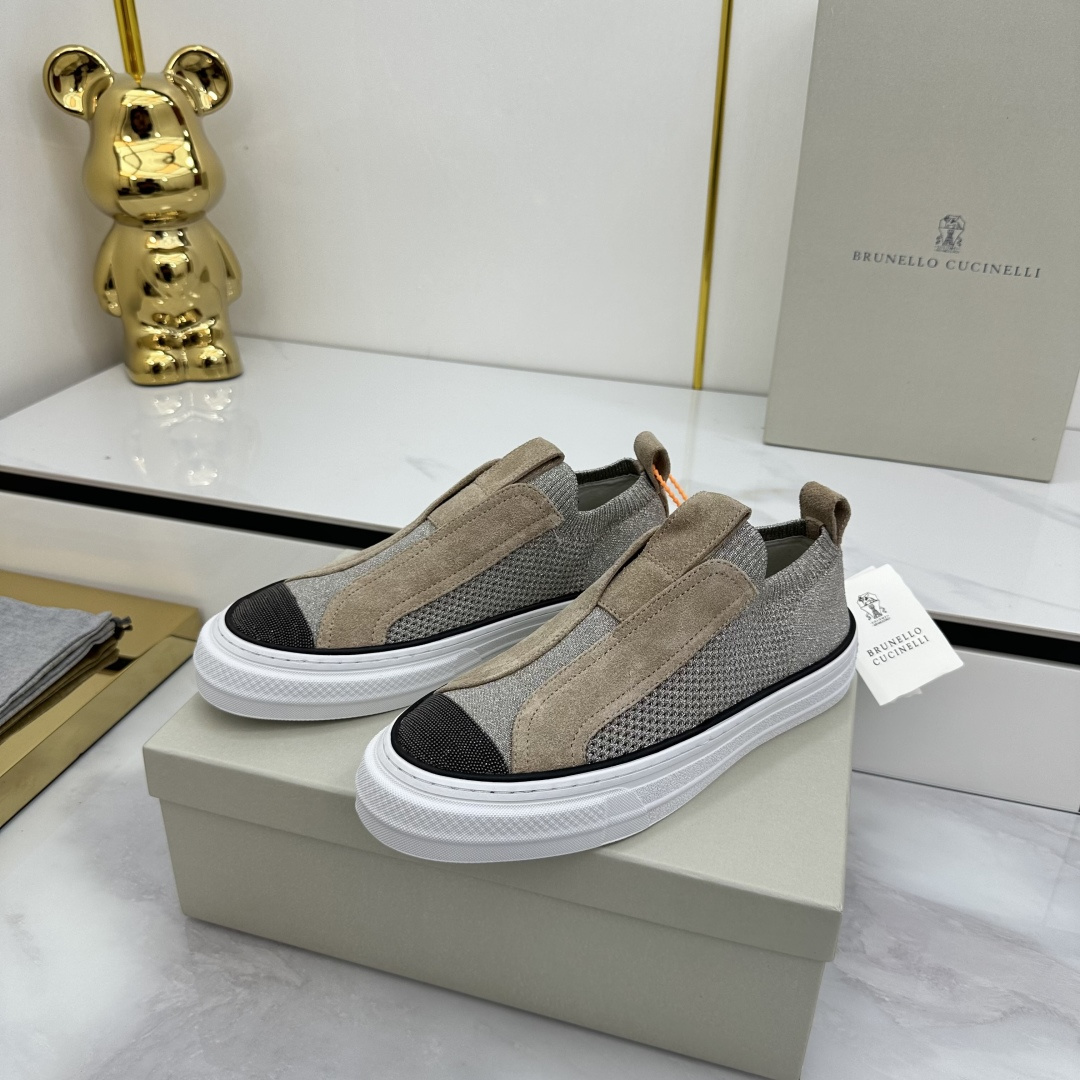 NO:265703,/ Brunelo Cucinelli new style ·Flying spliced ​​calfskin ·Rubber flat sole ·Q-sleeved Loog original footbed ·Iconic Monili chain trim details Comparison toe ·Original pull-up craftsmanship ·Full set of original packaging boxes ·Size 35 36 37 38 39 40 41 42,Casual shoes/sports shoes,sneakers,cowhide19860909/ 布鲁内洛·库奇内利新款 ·飞织拼接小牛皮 ·橡胶平底 · Q弹Loog原版垫脚 ·标志性Monili链饰细节 对比鞋头 ·原版拉帮工艺 · 全套原版包装盒 ·码数35 36 37 38 39 40 41 42,休闲鞋/运动鞋,sneakers,cowhide,Women's Shoes