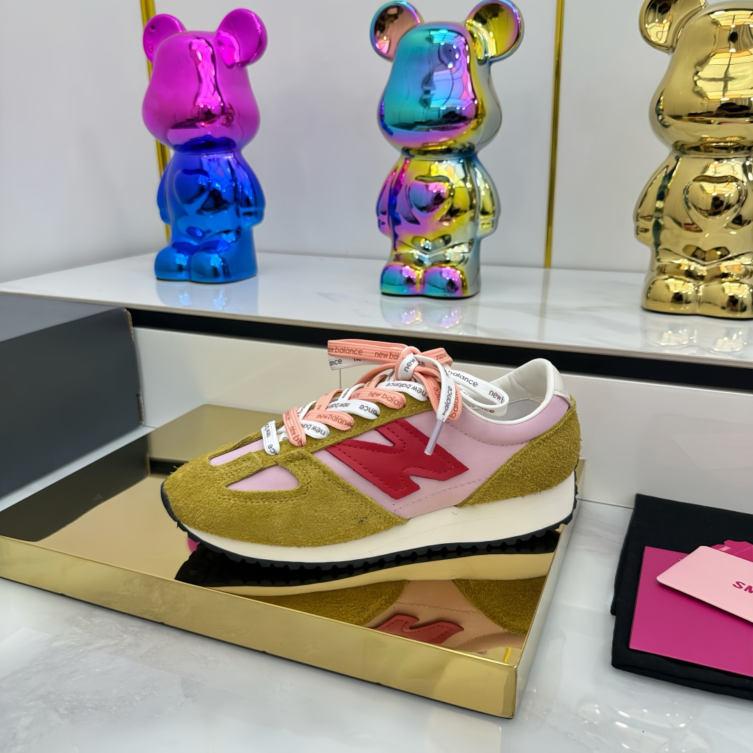 NO:265696,Couple model NEWBALANCE New Balance NB 471 retro jogging shoes same style Retro pioneer casual sports jogging shoes, Italian street style from the 1970s!  nb New Balance 471 series, a new look created with a purer retro style design. The side is also deconstructed, and the n-character logo is presented in an old embossed style. Multi-lace matching and outfit, girlish and fashionable. Original open mold combination sole, full set of packaging Size35-45, casual shoes/sports shoes, new balance, sneakers19860909情侣款 NEWBALANCE 新百伦NB 471复古慢跑鞋张同款 复古先锋休闲运动慢跑鞋,上世纪70年代的意大利街头风格！nb新百伦 全新 newbalance 471 系列,以更纯粹的复古风格设计打造的全新造型.侧身还以解构设计,将n字标志以做旧压花样式呈现 多鞋带搭配穿搭 少女感 时尚感十足 原版开模组合大底 全套包装 Size35-45,休闲鞋/运动鞋,new balance,sneakers,Women's Shoes