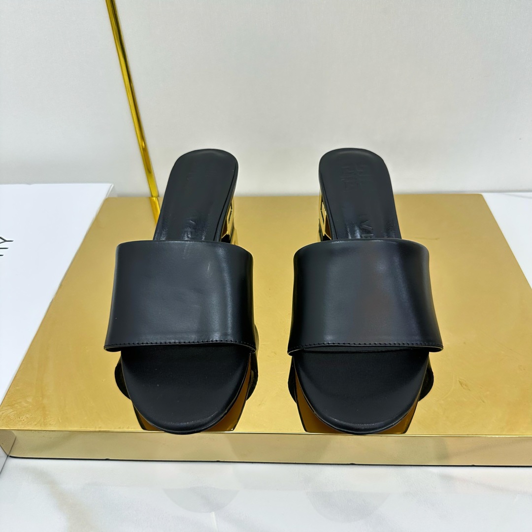 Fashionable Brahma Heel Slipper Style Plant Bid at $425 – Cow Skin Fabric, Sheep Skin Inside. - 图片 4