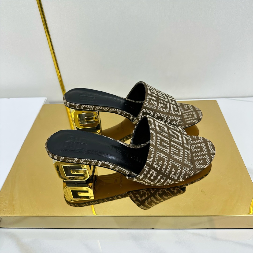 Fashionable Brahma Heel Slipper Style Plant Bid at $425 – Cow Skin Fabric, Sheep Skin Inside. - 图片 9