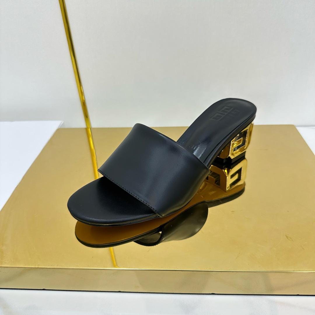 Fashionable Brahma Heel Slipper Style Plant Bid at $425 – Cow Skin Fabric, Sheep Skin Inside. - 图片 1