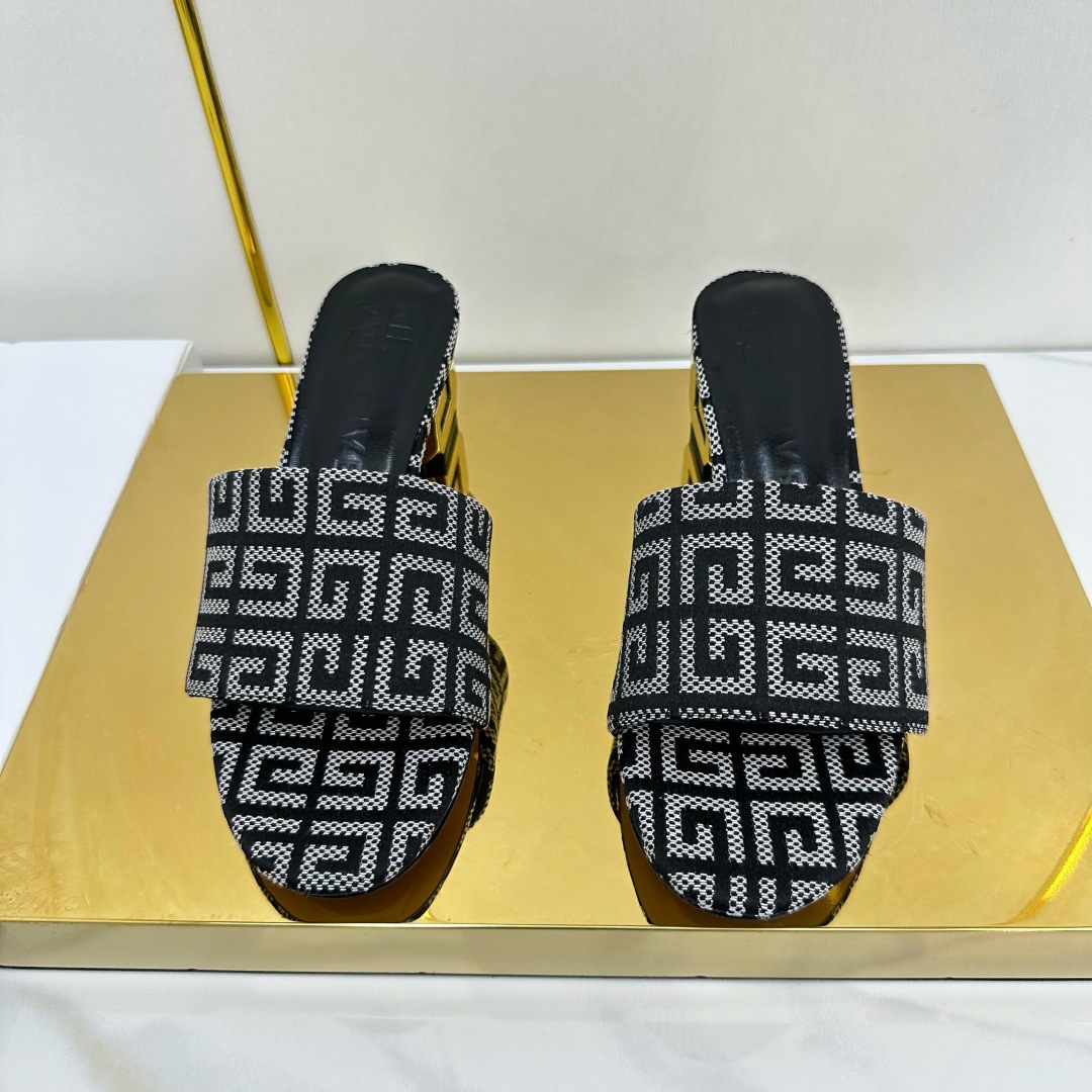Fashionable Brahma Heel Slipper with Cow and Sheep Skin, Rubber Base. - 图片 4