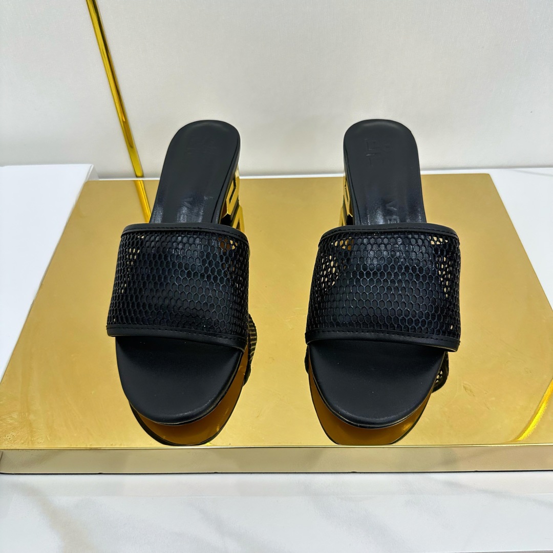 Fashionable Brahma Heel Slipper: Stylish Plant Bid P 425 💰 Sandals in Black Cow Skin. - 图片 5