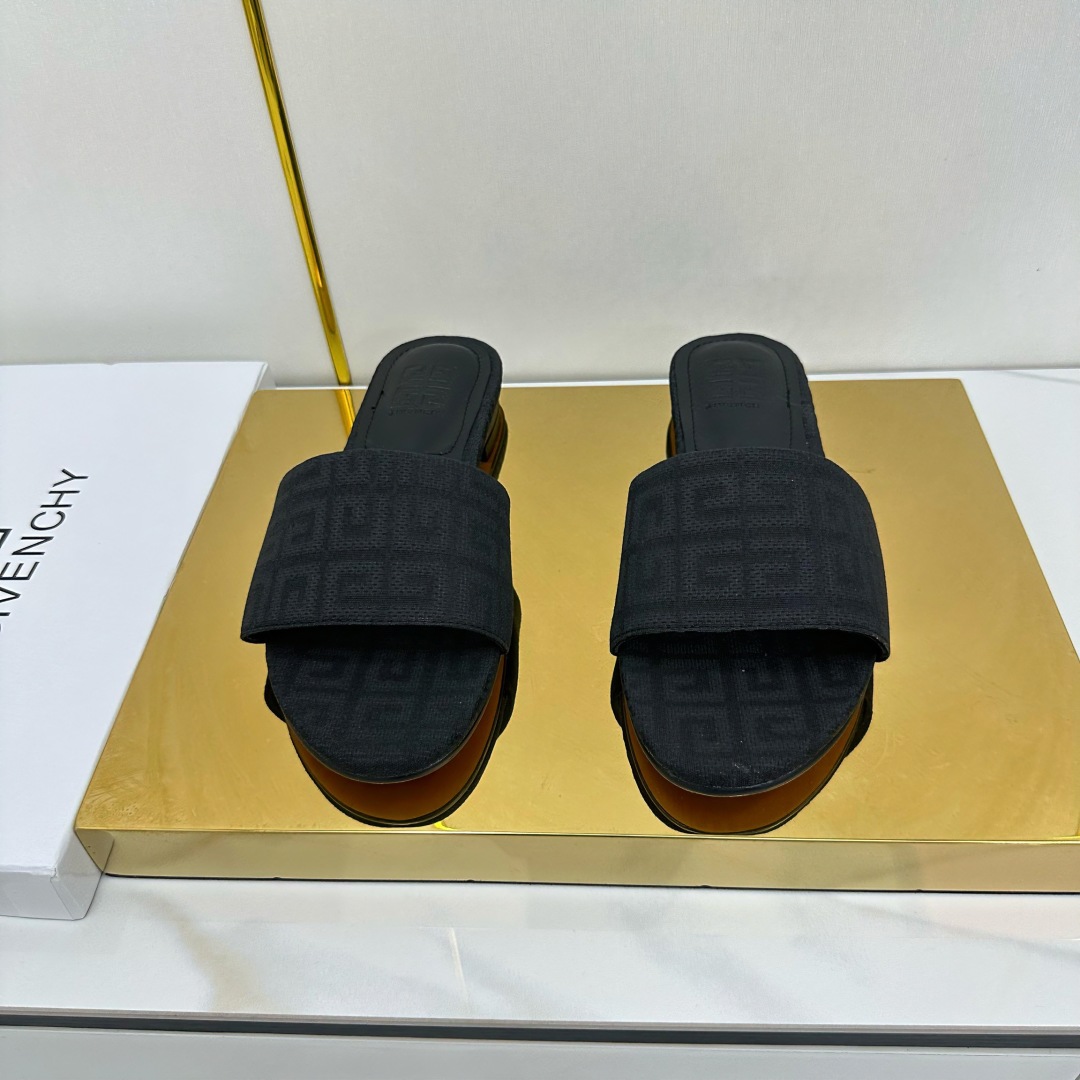 Fashionable Brahma Heel Slipper: Stylish Black Cow Skin Sandals with Sheepskin Lining. - 图片 3