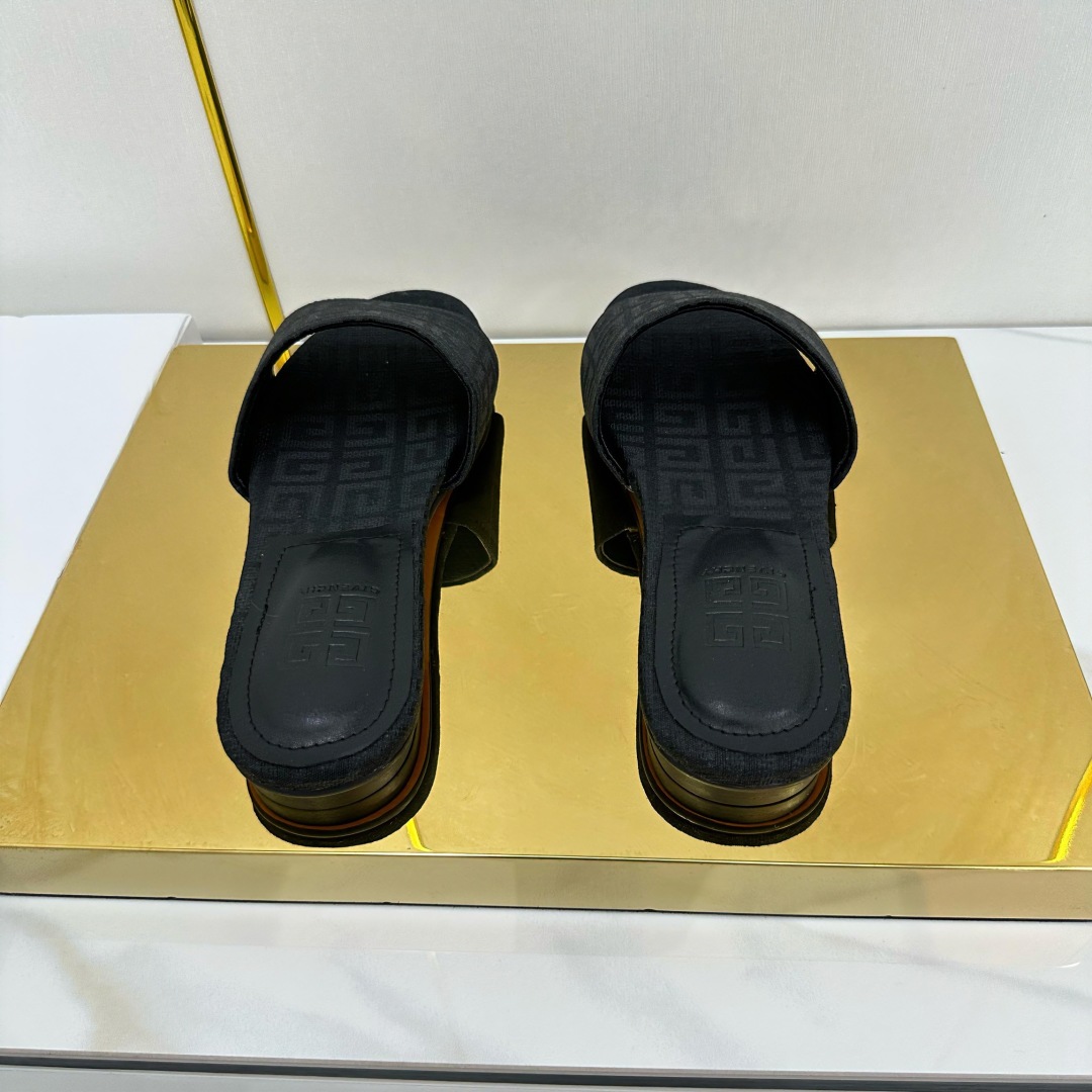 Fashionable Brahma Heel Slipper: Stylish Black Cow Skin Sandals with Sheepskin Lining. - 图片 8