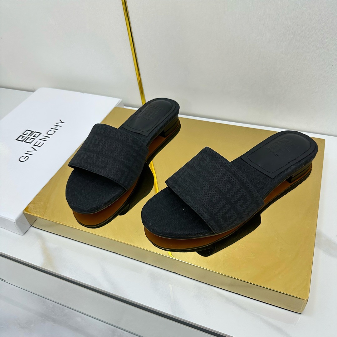 Fashionable Brahma Heel Slipper: Stylish Black Cow Skin Sandals with Sheepskin Lining. - 图片 4