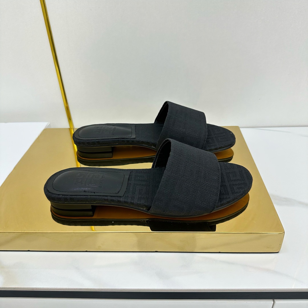 Fashionable Brahma Heel Slipper: Stylish Black Cow Skin Sandals with Sheepskin Lining. - 图片 1