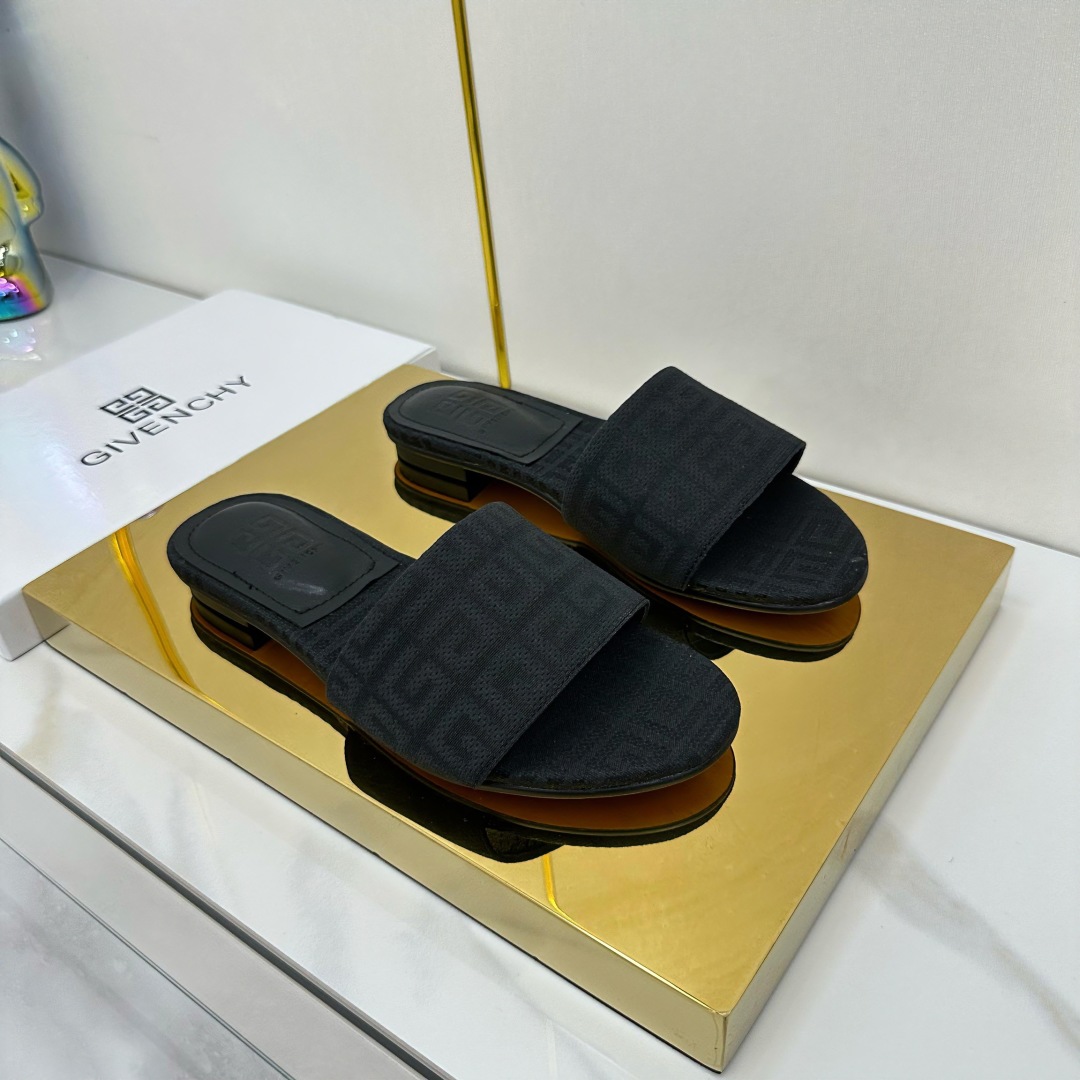 Fashionable Brahma Heel Slipper: Stylish Black Cow Skin Sandals with Sheepskin Lining. - 图片 2