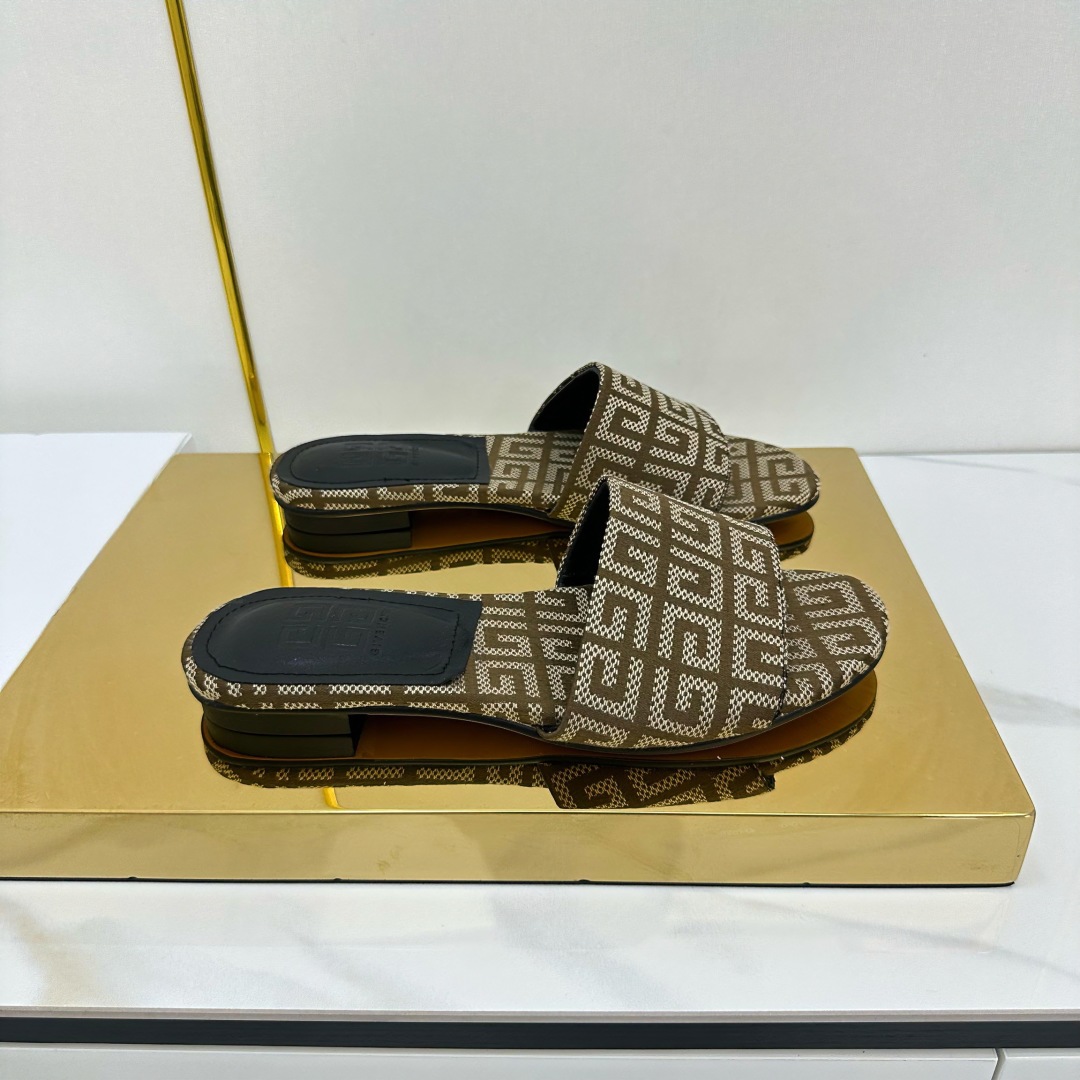 Stylish Brahma Heel Slipper in Black Cow Skin with Sheep Skin Lining.