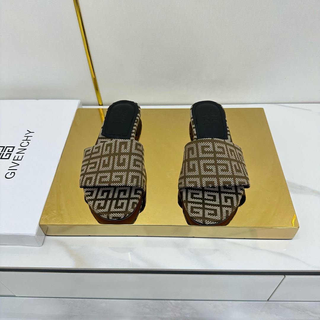 Stylish Brahma Heel Slipper in Black Cow Skin with Sheep Skin Lining. - 图片 3