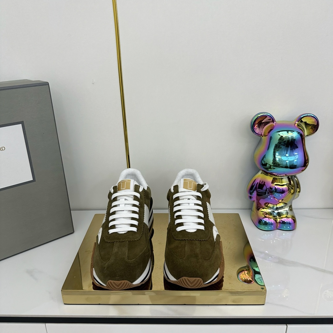 NO:381902,Couple model new TF home Tom Fo*d Tom Fo*d Suede leather low-top sneakers are made of various materials, made of spliced ​​contrasting colors, high-tech sports tarp cloth spliced ​​suede calf leather material side contrasting colors striped leather stripes wavy edge embroidery, full of styling, two-color design, tongue decoration with logo embroidery, insole logo, sole with logo, front lace, two-color lightweight thick sole Waterproof platform sole, asymmetrical design The collision between the two-color wear-resistant velvet sandwich and the raw glue outsole. About 3cm thick, comfortable and comfortable foot sizes Standard counter number 35~45# (custom made for 46), casual shoes/sports shoes, tom ford, tom ford, fendi, sneakers, cowhide19860909情侣款高版本 TF家新品 Tom Fo*d 汤姆-福特 James 绒面皮低帮运动鞋 采用多种材质拼接撞色组成 高科技运动防水布拼接绒面小牛皮材质侧面撞色条纹皮条波浪边围点缀 造型感满满 双色设计、鞋舌饰有logo贴片刺绣、鞋垫饰有标志、鞋底饰有logo、正面系带、双色轻质厚底 防水台鞋底、不对称设计 双色耐磨绒夹层与生胶大底的碰撞 高约3cm厚度 脚感舒适舒  标准专柜码数35～45#（46定做）,休闲鞋/运动鞋,tom ford,tom ford,fendi,sneakers,cowhide,Women's Shoes