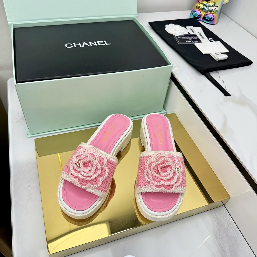 NO:386332,Top quality *Chanel 25 new diamond slippers, a must-have item for matching fragrant grandma powder in spring and summer!  Too Xian~ Custom imported lambskin noodles Sheepskin lining/foot pads Italy imported genuine leather sole Size35-39 (40.41 custom made without return or exchange), slippers, chanel, slippers, sheepskin, Leather soles19860909顶级品质 *香奈儿25新品菱格拖鞋 香奶奶粉春夏季搭配必备单品！太仙了～ 定制进口小羊皮面 羊皮内里/垫脚 意大利进口真皮大底 Size35-39（40.41订做不退换),拖鞋,chanel,slippers,sheepskin,Leather soles,Women's Shoes