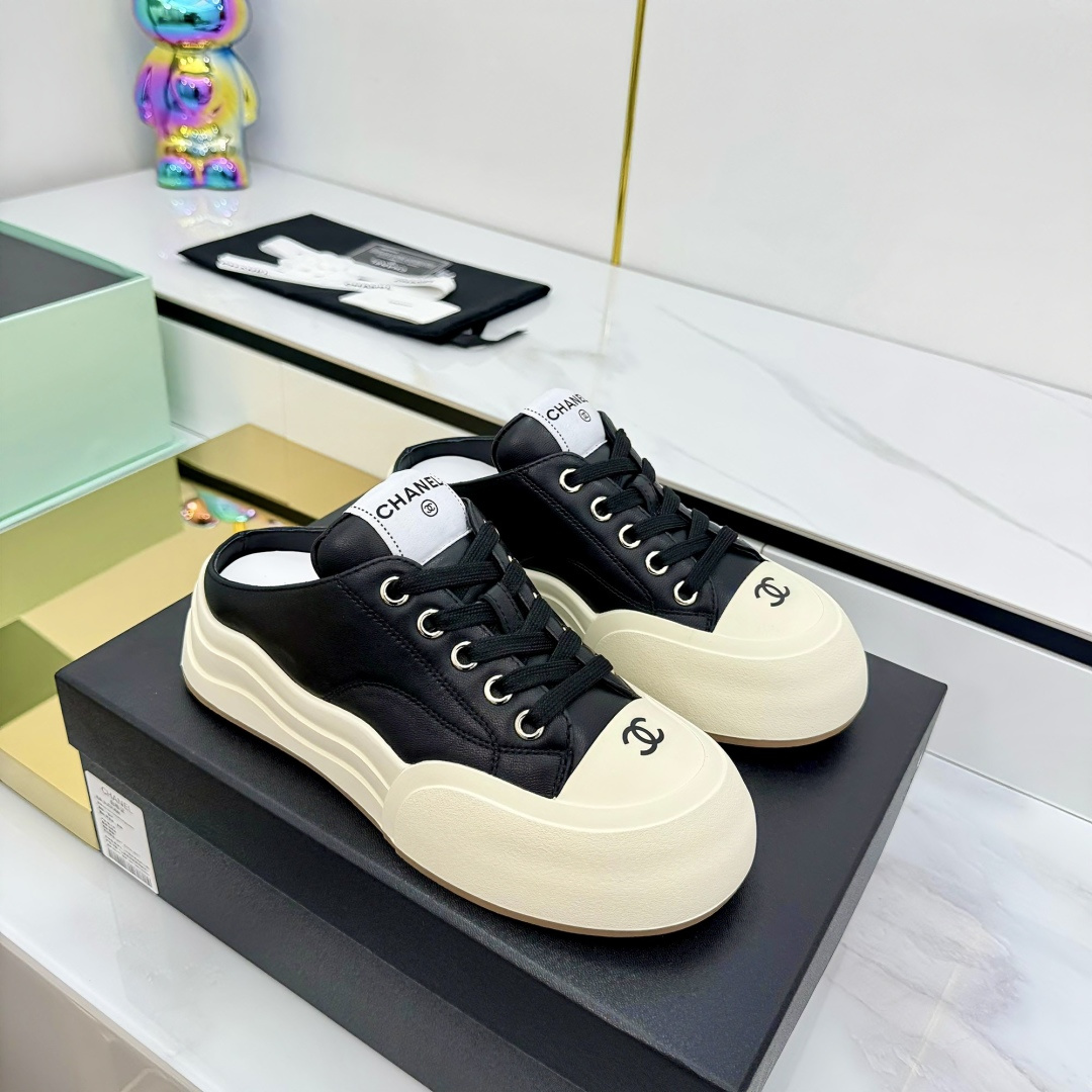 NO:384892,Chanel bread shoes ~Original calfskin panda shoes Chanel Chanel 25C latest hits Panda black and white sneakers casual board shoes Xiaoxiang hot items Classic black and white Panda color matching coco girls necessary for purchase Fabric: Original custom mixed-bred sheepskin Inner: Original imported breathable net Outsole: Original open mold rubber + TPU combination Size: Women's model 35-41, semi-torque, chanel, chanel, chanel, sneakers, cowhide, sheepskin19860909香奈儿面包鞋  ～原版小牛皮熊猫鞋 Chanel 香奈儿 25C 最新爆款 熊猫 黑白 运动鞋 休闲板鞋 小香 爆款单品 经典黑白 熊猫配色 coco女孩必要入款 面料: 原版定制混种羊皮 内里: 原版进口透气网里 大底: 原版开模橡胶+TPU组合 Size: 女款35-41,半拖,chanel,chanel,sneakers,cowhide,sheepskin,Women's Shoes