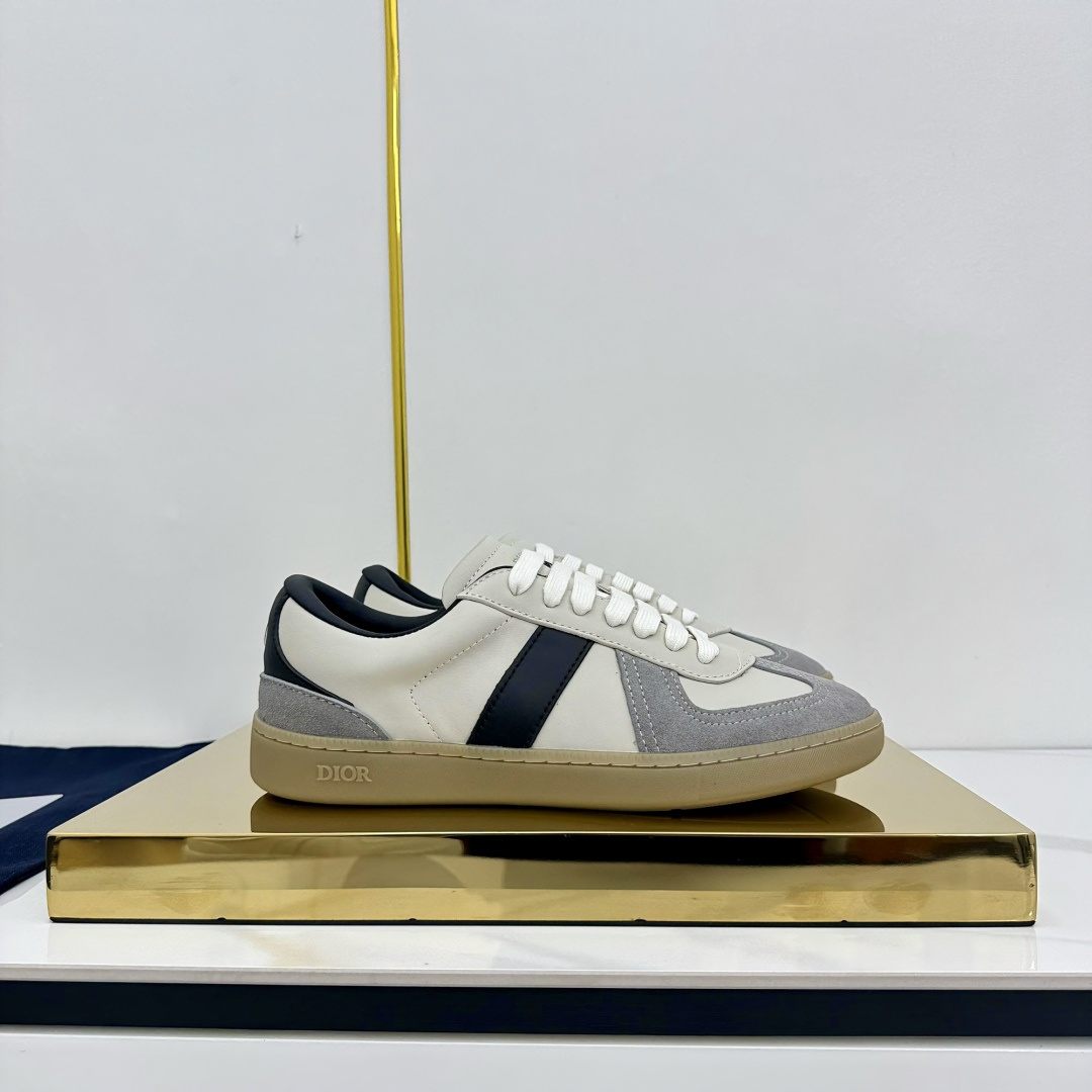 NO:386359,DIOR CHRONO DIO High-version. Original development of new TPU film super light and extremely soft combination sole. Sports style...sports shoes... dad shoes... super beautiful and amazing... celebrities and internet celebrities from all walks of life are putting on them... dazzling logos are classic and versatile all seasons... painting style sneakers that you can fall in love with at a glance; mix and match mesh painting art materials. CD logo outlined by thin lines on the side is unique. Full of details... The quality is completely consistent with the counter. The configuration of the original packaging of the counter. SIZE35-40 (41 can be customized), casual shoes/sports shoes, dior, dior, sneakers19860909DIOR CHRONO 迪奥高版本. 原版开发全新TPU吸膜超轻极软组合大底. 运动风格…运动鞋..老爹鞋.. 上脚超美超赞..各路明星网红纷纷上脚..耀眼logo经典百搭四季皆宜..一眼就能爱上的绘画风格运动鞋；网面绘画艺术材质的混搭.侧面细线勾勒的CD logo别出心栽..细节满满… 品质完全与专柜一致..配置专柜原版包装. SIZE35-40（41可订做）,休闲鞋/运动鞋,dior,dior,sneakers,Women's Shoes