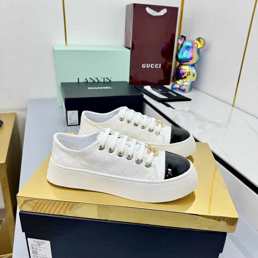 NO:422758,Top version of cloth and leather surface, original single quality!  !  !  Chanel - Cookie Shoes Top casual sneakers for counter This classic design; the upper is made of electric embroidery style; the sole is fashionable and sporty; it is an extraordinary variety of color matching elements... The diversified mix and match is very beautiful and versatile, casual, fashionable, sports, and outdoors can be taken into consideration... Go Material The upper is made of original top layer cowhide, the inner is made of sheepskin, the sole is based on the original TPU combination sole, the counter is made of high-quality packaging for women 35–40-41 custom-made, no return or exchange, casual shoes/sports shoes, chanel, chanel, sneakers, cowhide, sheepskin19860909布面皮面顶级版本,原单品质！！！ Chanel香奈儿——饼干鞋 专柜顶级休闲款运动鞋 这款经典设计；鞋面多种工艺电绣的风格；大底却时尚运动；不平凡的拥入了多种配色元素…… 多元化混搭非常好看百搭,休闲,时尚,运动,户外都能兼顾…… Go 材料 鞋面采用 原版头层牛皮 内里采用 羊皮 大底根据 原版TPU组合大底 专柜精品包装全套女35–40-41定做不退换,休闲鞋/运动鞋,chanel,chanel,sneakers,cowhide,sheepskin,Women's Shoes