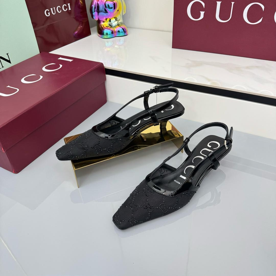 NO:446188,Top version Gucci | Guchi, 2025G Home Vintage Early Spring Small Square Toe Main Series is finally released. Breathable upper mesh and diamond / Original mesh gauze lining: Imported lambskin lining, original Italian leather outsole, high flat sole.4cm 7.5cm Shoe size: 35-39 (40 and 41 can be fixed and can be replaced), sandals, gucci, gucci, sandals, sheepskin, Leather soles19860909顶级版本 Gucci | 古弛,2025G家 Vintage早春小方头主打系列终于面世. 鞋面透气网面烫钻 /原版网纱布内里: 进口小羊皮里 大底原版意大利真皮大底 跟高平底.4cm 7.5cm 鞋码: 35-39（40、41可定不退换）,凉鞋,gucci,gucci,sandals,sheepskin,Leather soles,Women's Shoes