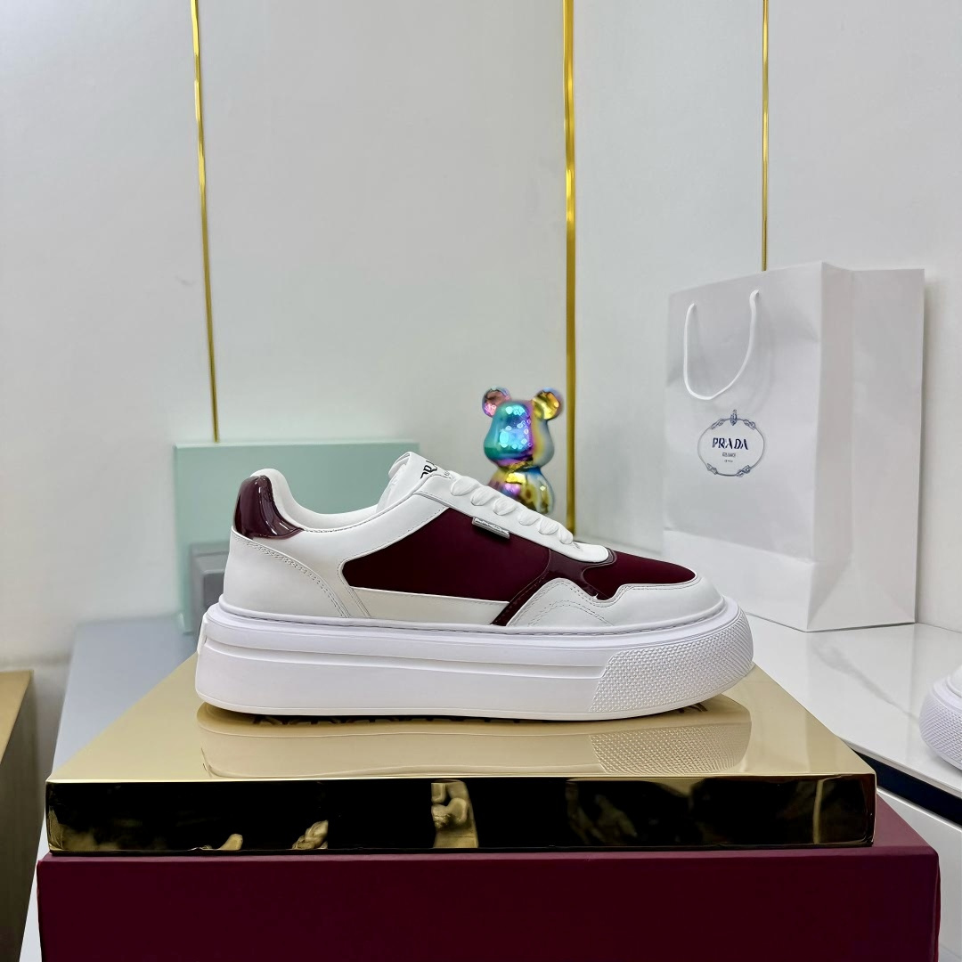 NO:442729,Couple models 35-45!  Top version PRADA purchasing grade 2025S is launching the latest Prada catwalk shoes, dad shoes series PRADA early spring catwalk style small fresh breeze with a bit of expensive feeling, the foot is perfect, elegant and elegant, crystal clear, no matter the quality of the various accessories, it is uniquely customized, and is zero distance from the original version 1 silk cowhide 2 imported silk sheepskin inside 3 large sole original one-to-one open mold rubber foam ultra-light sole 4 original packaging 5 size 35-45, casual shoes/sports shoes, prada, prada, sneakers, cowhide, sheepskin19860909情侣款35-45！ 顶级版本 PRADA代购级2025S重磅出推普拉达最新走秀单鞋,老爹鞋系列 PRADA早春T台走秀款小新清风带点贵的气感觉,上非脚常完美优雅大方,晶莹剔透,无各论种配材件质,都独是家一比一定制,与版原零距离 1鞋面丝绸牛皮 2内里进口丝绸羊皮里 3大底原版一比一开模橡胶发泡超轻大底 4原版包装 5码数35-45,休闲鞋/运动鞋,prada,prada,sneakers,cowhide,sheepskin,Women's Shoes