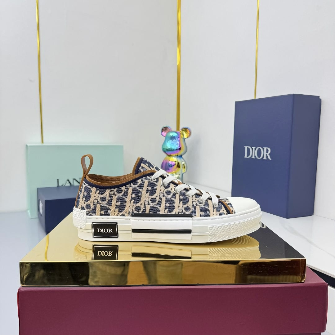 NO:578201,Men's top brand DIOR Dior's popular short boots new model is on the market, original reproduction, disassembly 1:1. Casual sports shoes. Original packaging, fabric: first layer of cowhide, lining: casual mesh material, outsole: TPU original outsole, size: 35-46, original full set of packaging, buy now, casual shoes/sports shoes, dior, dior, boots, sneakers, cowhide19860909男顶级板 DIOR 迪奥爆款短靴新款上市,原版复刻,拆卸1:1.休闲运动鞋.原版包装, 面料:头层牛皮 内里:休闲网料 大底:TPU原版大底 尺码:35-46 原版全套包装 立即抢购,休闲鞋/运动鞋,dior,dior,boots,sneakers,cowhide,Women's Shoes