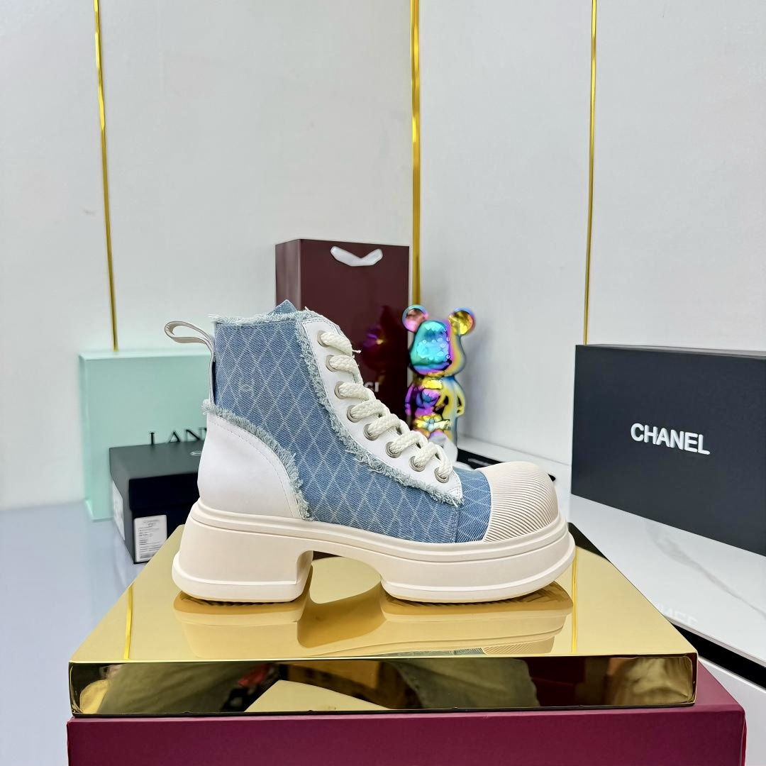 NO:465796,2025 Little Flavor Short Boots, a must-have item for this autumn and winter!  !  Chanel's hot short boots in autumn and winter, Xiaohongshu is highly recommended, and it looks good no matter how you match it. It is a must-have for fashionable things. Chanel's women love simple but irresistible matching to show unique styles of dressing, free mixing and matching are shining in place and keep up with the fashionable pace of Grandma Xiang!  !  !  Exquisite details enlarge to see the original mold opening hardware buckle. The top version of the purchasing level is created. ★ The upper is made of top layer cowhide, top layer cowhide, sheepskin footbed, tpu outsole. Size 35-39 (ordered by 40/41) Buy now Buy now Buy now Buy now Buy now Buy now Buy now, boots, chanel, boots, cowhide, sheepskin198609092025小香短靴,本季秋冬季必备单品！！ 香奈儿秋冬重工爆款短靴 小红书力推款,怎么搭配都好看,时髦精必备,香奈儿女士钟爱简约又难以抗拒搭配展现与众不同的穿搭风格、自由混搭闪耀到位跟紧香奶奶时尚步伐！！！精致细节放大看原版开模五金扣 顶级版本代购级别打造★鞋面采用头层牛皮头层牛皮,羊皮垫脚,tpu大底 码数35-39（40/41订） 立即抢购 立即抢购 立即抢购,靴子,chanel,boots,cowhide,sheepskin,Women's Shoes