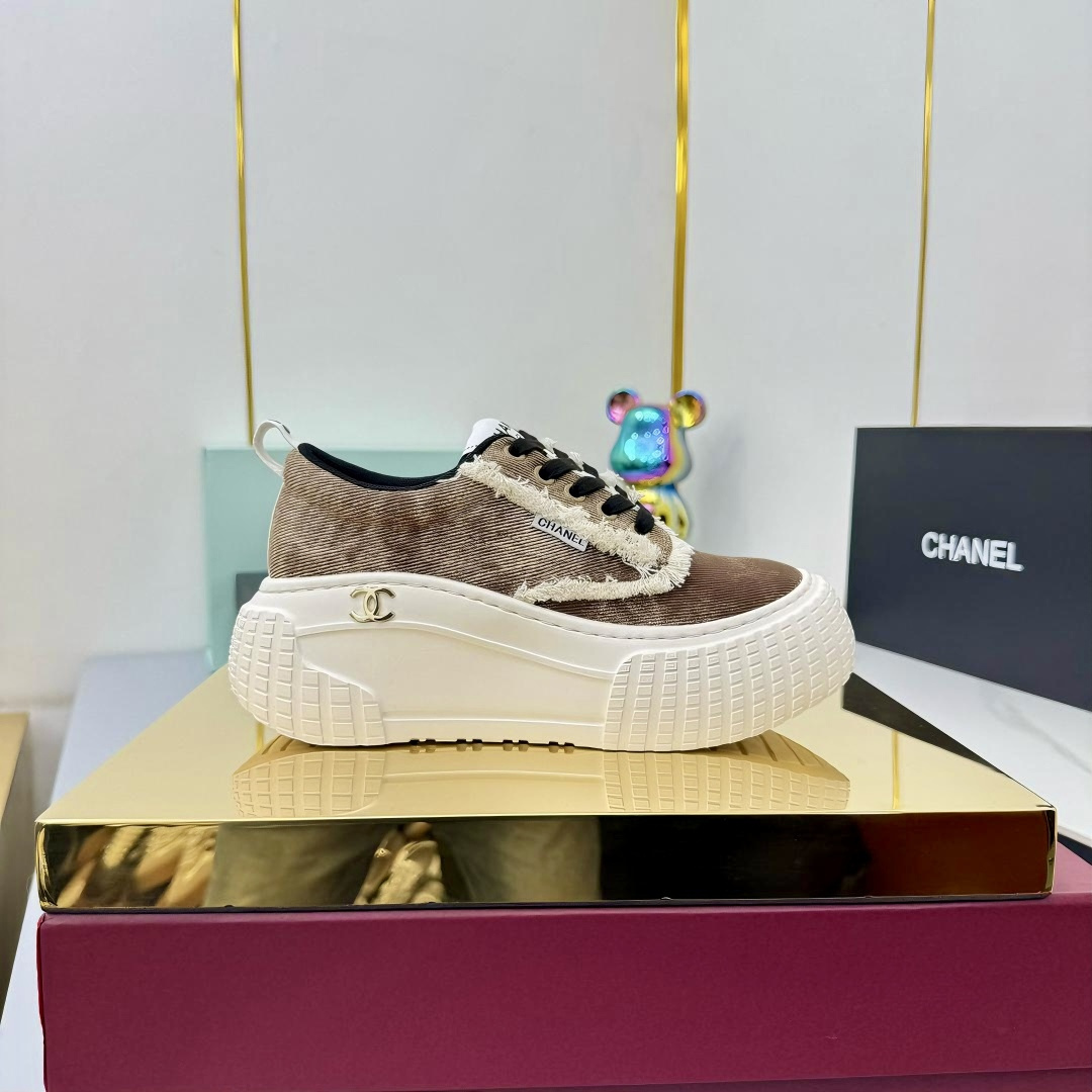 NO:489545,Chanel bread shoes ~Original calfskin panda shoes Chanel Chanel 25C latest hits Panda black and white sneakers casual board shoes Xiaoxiang hot items Classic black and white Panda color matching coco girls necessary to buy Fabric: Original custom mixed-bred sheepskin Inner: Original imported breathable net Outsole: Original open mold rubber + TPU combination Size: Women's 35-41, casual shoes/sports shoes, chanel, chanel, sneakers, cowhide, sheepskin19860909香奈儿面包鞋  ～原版小牛皮熊猫鞋 Chanel 香奈儿 25C 最新爆款 熊猫 黑白 运动鞋 休闲板鞋 小香 爆款单品 经典黑白 熊猫配色 coco女孩必要入款 面料: 原版定制混种羊皮 内里: 原版进口透气网里 大底: 原版开模橡胶+TPU组合 Size: 女款35-41,休闲鞋/运动鞋,chanel,chanel,sneakers,cowhide,sheepskin,Women's Shoes