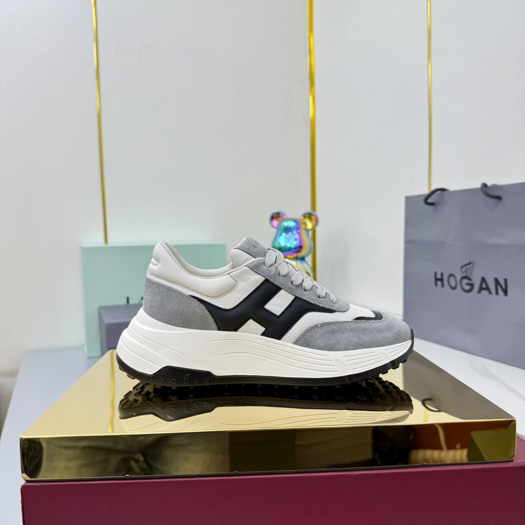 NO:478697,HOGAN Hogan 2025 new model is about to change pictures. H-STRIPES series couples' thick-soled dad shoes flying boat shoes casual sneakers. The top version is purchased and developed to make this H-STRIPES series sneakers adopt a contrasting color high elastic thick sole height-enhancing design, making the whole shoe feel new and energetic, shuttle style is fantastic, seize the focus of sight, and set off a modern urban trend. Original fabric custom imported cowhide material, inner lining original cowhide, sole exclusive mold opening ultra-light and high elastic material, the sole is about 4.5cm thick, size 36-44, (35/45 custom-made, no return or replacement), casual shoes/sports, hogan, sneakers, cowhide19860909HOGAN·霍根 2025新款转图必爆 H-STRIPES系列情侣款厚底老爹鞋飞艇鞋休闲运动鞋. 顶级版本原版购入开发做货 此款H-STRIPES系列运动鞋采用撞色高弹厚底增高设计,令整鞋焕发新意活力,穿梭型格畅想,抢占视线焦点,再掀现代感都市风潮. 面料原版定制进口牛皮材质 内里原版牛皮里 鞋底独家开模超轻高弹材质 底厚约4.5cm 码数女36-44,（35/45定做不退不换）,休闲鞋/运动鞋,hogan,sneakers,cowhide,Women's Shoes