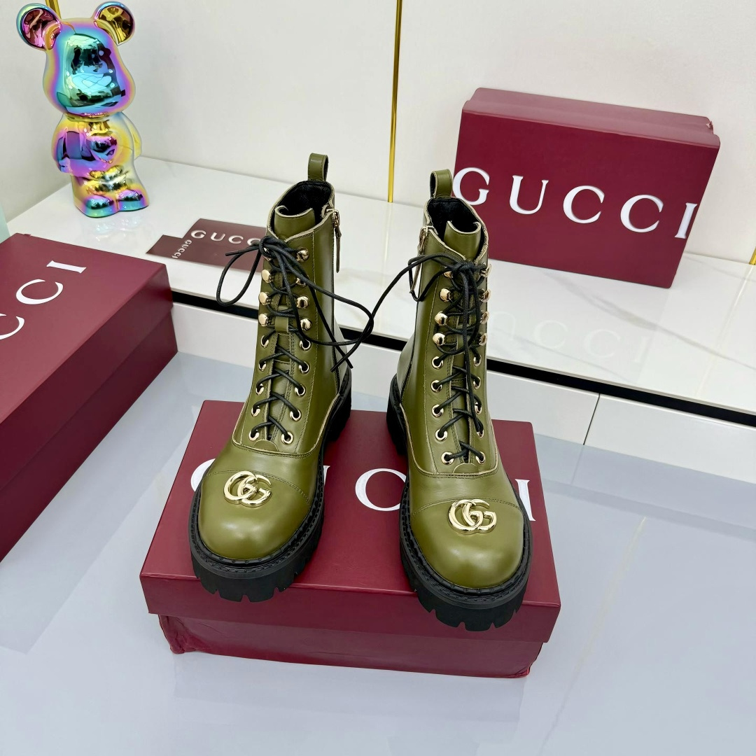 NO:484044,New version of Gucci GUCCI versatile straps Martin boots, heel height 5cm, fabric top layer cowhide inner/foot pad sheepskin. The outsole is made of foam large sole material, color black / size 35-41, boots, gucci, gucci, boots, cowhide, sheepskin19860909新版古驰GUCCI百搭绑带马丁靴 跟高5cm 面料头层牛皮 内里/垫脚羊皮里. 大底是发泡大底材质 颜色黑色 / 码数35-41,靴子,gucci,gucci,boots,cowhide,sheepskin,Women's Shoes