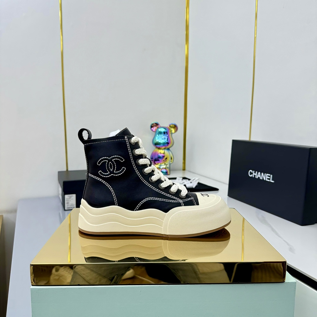 NO:498968,2025 Little Flavor Short Boots, a must-have item for this autumn and winter!  !  Chanel's hot short boots in autumn and winter, Xiaohongshu is highly recommended, and it looks good no matter how you match it. It is a must-have for fashionable things. Chanel's women love simple but irresistible matching to show unique styles of dressing, free mixing and matching are shining in place and keep up with the fashionable pace of Grandma Xiang!  !  !  Exquisite details enlarge to see the original mold opening hardware buckle. The top version of the purchasing level is created. ★ The upper is made of top layer cowhide, top layer cowhide, sheepskin footbed, tpu outsole. Size 35-39 (ordered by 40/41) Buy now Buy now Buy now Buy now Buy now Buy now Buy now, casual shoes/sports shoes, chanel, boots, sneakers, cowhide, sheepskin198609092025小香短靴,本季秋冬季必备单品！！ 香奈儿秋冬重工爆款短靴 小红书力推款,怎么搭配都好看,时髦精必备,香奈儿女士钟爱简约又难以抗拒搭配展现与众不同的穿搭风格、自由混搭闪耀到位跟紧香奶奶时尚步伐！！！精致细节放大看原版开模五金扣 顶级版本代购级别打造★鞋面采用头层牛皮头层牛皮,羊皮垫脚,tpu大底 码数35-39（40/41订） 立即抢购 立即抢购 立即抢购,休闲鞋/运动鞋,chanel,boots,sneakers,cowhide,sheepskin,Women's Shoes