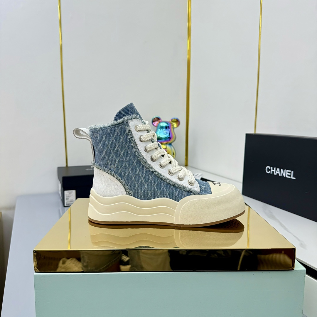 NO:498963,2025 Little Flavor Short Boots, a must-have item for this autumn and winter!  !  Chanel's hot short boots in autumn and winter, Xiaohongshu is highly recommended, and it looks good no matter how you match it. It is a must-have for fashionable things. Chanel's women love simple but irresistible matching to show unique styles of dressing, free mixing and matching are shining in place and keep up with the fashionable pace of Grandma Xiang!  !  !  Exquisite details enlarge to see the original mold opening hardware buckle. The top version of the purchasing level is created. ★ The upper is made of top layer cowhide, top layer cowhide, sheepskin footbed, tpu outsole. Size 35-39 (ordered by 40/41) Buy now. Buy now. Buy now. Buy now. Casual shoes/sports shoes, chanel, boots, sneakers, cowhide, sheepskin198609092025小香短靴,本季秋冬季必备单品！！ 香奈儿秋冬重工爆款短靴 小红书力推款,怎么搭配都好看,时髦精必备,香奈儿女士钟爱简约又难以抗拒搭配展现与众不同的穿搭风格、自由混搭闪耀到位跟紧香奶奶时尚步伐！！！精致细节放大看原版开模五金扣 顶级版本代购级别打造★鞋面采用头层牛皮头层牛皮,羊皮垫脚,tpu大底 码数35-39（40/41订） 立即抢购 立即抢购,休闲鞋/运动鞋,chanel,boots,sneakers,cowhide,sheepskin,Women's Shoes