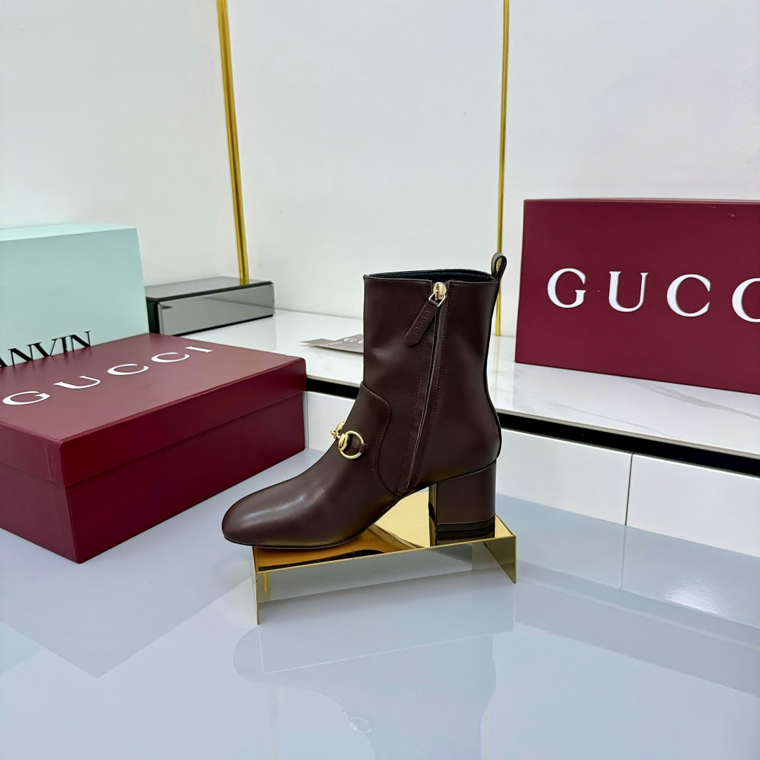 NO:535633,2025 new version of Gucci GUCCI versatile strap Martin boots, heel height 5cm, fabric top layer cowhide inner/foot pad sheepskin. The outsole is made of foam large sole material, color black / size 35-41, snap up now, boots, gucci, gucci, boots, cowhide, sheepskin198609092025新版古驰GUCCI百搭绑带马丁靴 跟高5cm 面料头层牛皮 内里/垫脚羊皮里. 大底是发泡大底材质 颜色黑色 / 码数35-41 立即抢购,靴子,gucci,gucci,boots,cowhide,sheepskin,Women's Shoes