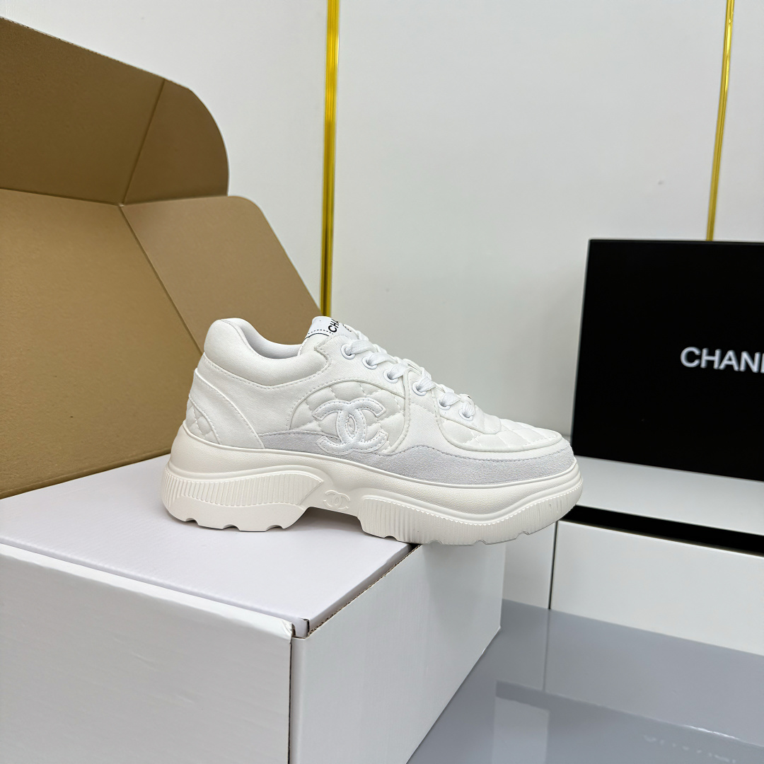 NO:562309,Chanel bread shoes ~ Original calfskin panda shoes Chanel Chanel 25C Latest hot style Panda Black and White Sports shoes Casual sneakers Xiaoxiang Hot item Classic black and white Panda color Coco girls must pay Fabric: Original customized mixed sheepskin Lining: Original imported breathable mesh Outsole: Original molded rubber + TPU combination Size:  Women's 35-41, casual shoes/sports shoes, chanel, chanel, sneakers, cowhide, sheepskin19860909香奈儿面包鞋  ～原版小牛皮熊猫鞋 Chanel 香奈儿 25C 最新爆款 熊猫 黑白 运动鞋 休闲板鞋 小香 爆款单品 经典黑白 熊猫配色 coco女孩必要入款 面料: 原版定制混种羊皮 内里: 原版进口透气网里 大底: 原版开模橡胶+TPU组合 Size: 女款35-41,休闲鞋/运动鞋,chanel,chanel,sneakers,cowhide,sheepskin,Women's Shoes