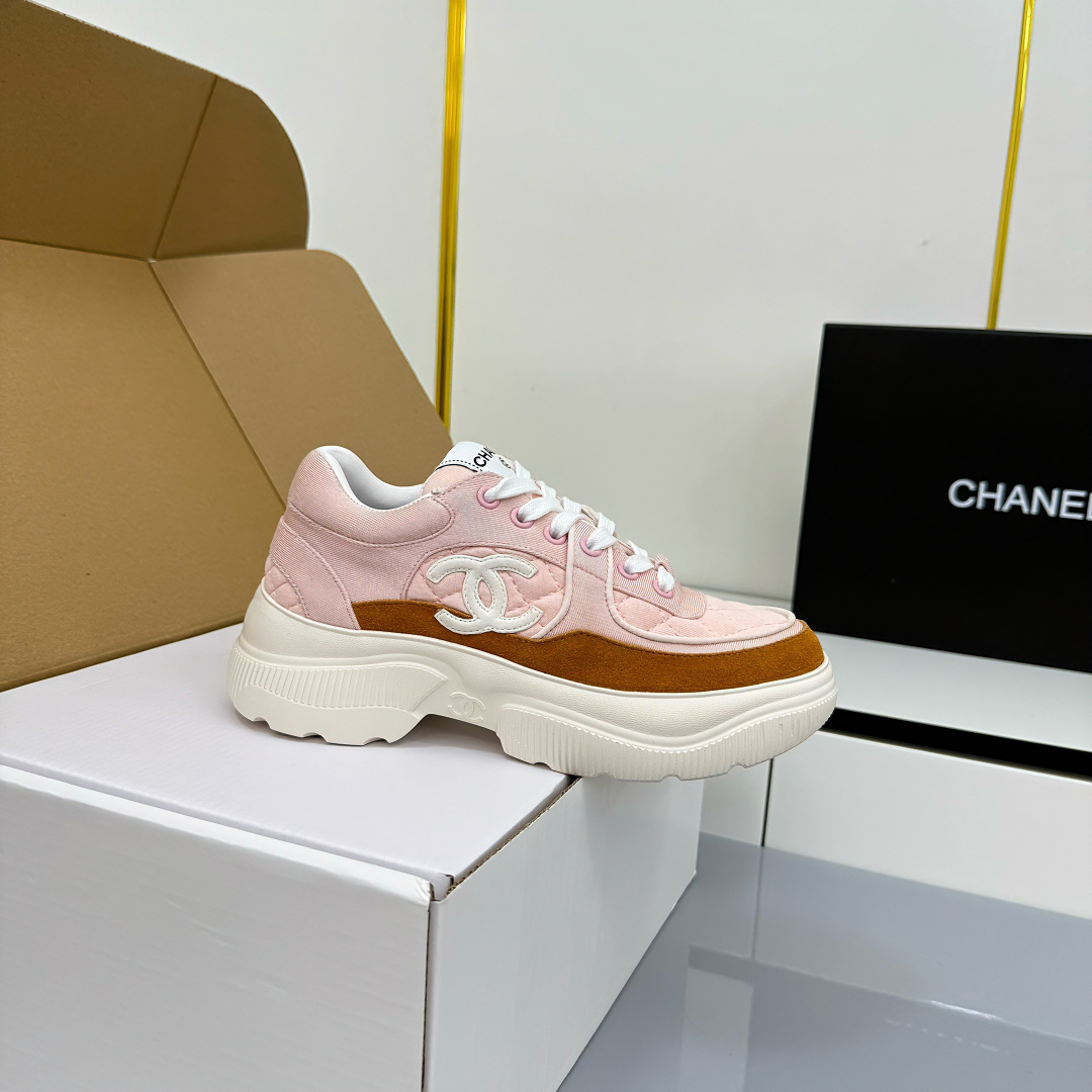 NO:562321,Chanel bread shoes ~ Original calfskin panda shoes Chanel Chanel 25C Latest hot style Panda Black and White Sports shoes Casual sneakers Xiaoxiang Hot item Classic black and white Panda color Coco girls must pay Fabric: Original customized mixed sheepskin Lining: Original imported breathable mesh Outsole: Original molded rubber + TPU combination Size:  Women's 35-41, casual shoes/sports shoes, chanel, chanel, sneakers, cowhide, sheepskin19860909香奈儿面包鞋  ～原版小牛皮熊猫鞋 Chanel 香奈儿 25C 最新爆款 熊猫 黑白 运动鞋 休闲板鞋 小香 爆款单品 经典黑白 熊猫配色 coco女孩必要入款 面料: 原版定制混种羊皮 内里: 原版进口透气网里 大底: 原版开模橡胶+TPU组合 Size: 女款35-41,休闲鞋/运动鞋,chanel,chanel,sneakers,cowhide,sheepskin,Women's Shoes