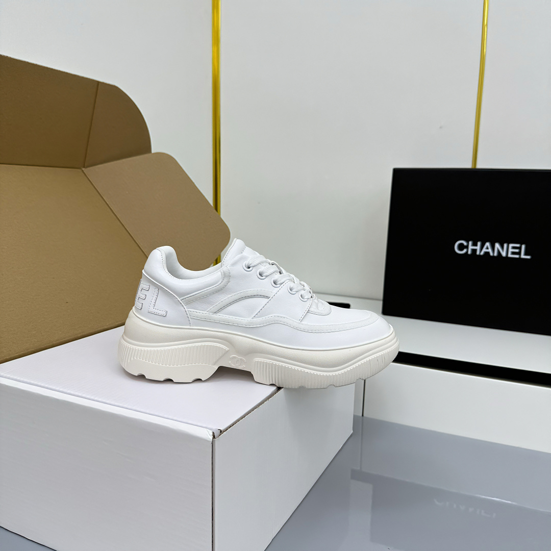 NO:562382,Chanel bread shoes ~ Original calfskin panda shoes Chanel Chanel 25C Latest hot style Panda Black and White Sports shoes Casual sneakers Xiaoxiang Hot item Classic black and white Panda color Coco girls must pay Fabric: Original customized mixed sheepskin Lining: Original imported breathable mesh Outsole: Original molded rubber + TPU combination Size:  Women's 35-41, casual shoes/sports shoes, chanel, chanel, sneakers, cowhide, sheepskin19860909香奈儿面包鞋  ～原版小牛皮熊猫鞋 Chanel 香奈儿 25C 最新爆款 熊猫 黑白 运动鞋 休闲板鞋 小香 爆款单品 经典黑白 熊猫配色 coco女孩必要入款 面料: 原版定制混种羊皮 内里: 原版进口透气网里 大底: 原版开模橡胶+TPU组合 Size: 女款35-41,休闲鞋/运动鞋,chanel,chanel,sneakers,cowhide,sheepskin,Women's Shoes