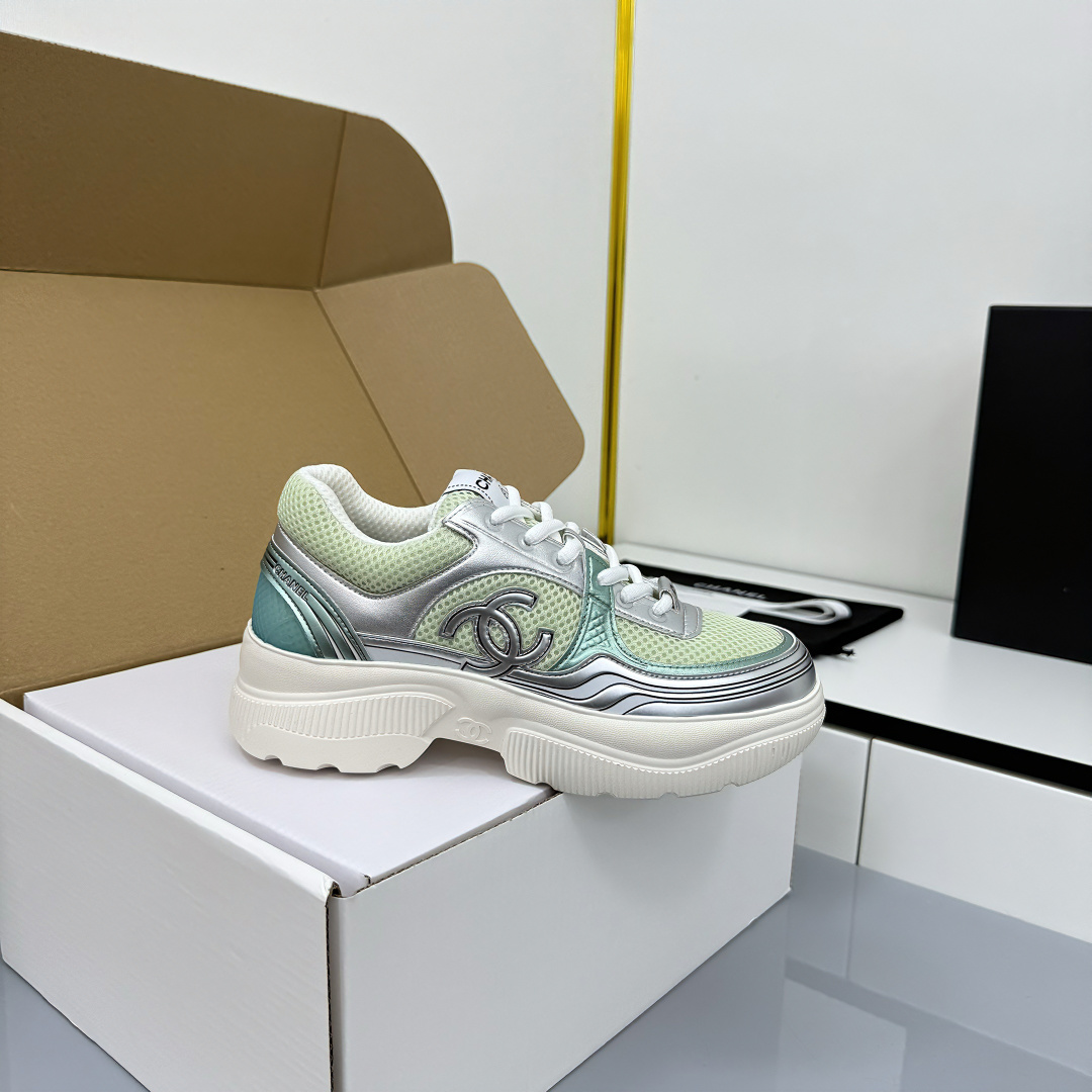 NO:562378,Chanel bread shoes ~ Original calfskin panda shoes Chanel Chanel 25C Latest hot style Panda Black and White Sports Shoes Casual sneakers Xiaoxiang Hot item Classic black and white Panda color coco girls must pay for it Fabric: Original customized mixed sheepskin Lining: Original imported breathable mesh Outsole: Original molded rubber + TPU combination Size: Women's 35-41 Buy now  Buy now, casual shoes/sports shoes, chanel, chanel, sneakers, cowhide, sheepskin19860909香奈儿面包鞋  ～原版小牛皮熊猫鞋 Chanel 香奈儿 25C 最新爆款 熊猫 黑白 运动鞋 休闲板鞋 小香 爆款单品 经典黑白 熊猫配色 coco女孩必要入款 面料: 原版定制混种羊皮 内里: 原版进口透气网里 大底: 原版开模橡胶+TPU组合 Size: 女款35-41 立即抢购 立即抢购,休闲鞋/运动鞋,chanel,chanel,sneakers,cowhide,sheepskin,Women's Shoes