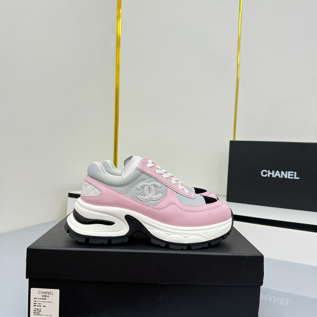 NO:592794,Chanel casual small leather shoes ~ Original calfskin panda shoes Chanel Chanel 25C Latest hot style Panda Black and White Sports shoes Casual sneakers Xiaoxiang Hot item Classic black and white Panda color coco girls must pay for it Fabric: Original customized first layer cowhide Lining: Original imported breathable mesh lining Outsole: Original molded rubber + TPU combination Size: Women's 35-41  Buy now, casual shoes/sports shoes, chanel, chanel, sneakers, cowhide19860909香奈儿休闲小皮鞋  ～原版小牛皮熊猫鞋 Chanel 香奈儿 25C 最新爆款 熊猫 黑白 运动鞋 休闲板鞋 小香 爆款单品 经典黑白 熊猫配色 coco女孩必要入款 面料: 原版定制头层牛皮 内里: 原版进口透气网里 大底: 原版开模橡胶+TPU组合 Size: 女款35-41 立即抢购,休闲鞋/运动鞋,chanel,chanel,sneakers,cowhide,Women's Shoes