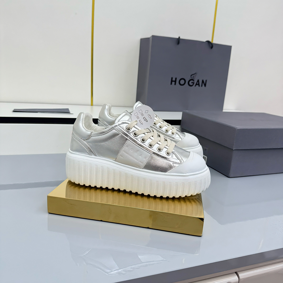 NO:594130,Hot men's size, hot... HOGAN's new style, [strong][strong] same style for male and female couples, fashionable round-toe genuine leather lace-up  , sporty and casual, the thick sole makes you instantly grow 55mm taller when wearing it. Silk woven cowhide edging, contrasting color splicing, smooth lines outline the simple beauty of the new era, outsole toe cap, [strong][strong][applause][applause], logo embossed on the tongue,  High-elastic insoles can make your feet beautiful and comfortable. A classic trendy shoe will never go out of style. You and he deserve it. [Applause][Applause][Applause][Applause], male and female couples size 36-44 (35/45 customized, non-refundable) [strong][strong][strong]  Buy now, casual shoes/sports shoes, hogan, sneakers, cowhide19860909爆男码 爆爆……霍根HOGAN新款,[强][强]男女情侣同款、时尚圆头真皮系带 ,运动休闲,厚底让你穿上瞬间长高55mm.绸织牛皮包边,撞色拼接,流畅线条勾画出新时代简约的美感,大底包头,[强][强][鼓掌][鼓掌],鞋舌置logo压花,高弹鞋垫能让你美脚舒适,一款经典潮鞋永不过时,你和他值得拥有.[鼓掌][鼓掌][鼓掌][鼓掌],男女情侣款36-44码（35/45定做不退换）[强][强][强] 立即抢购,休闲鞋/运动鞋,hogan,sneakers,cowhide,Women's Shoes