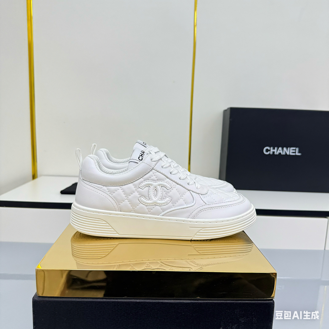 NO:614117,Top version!  Chanel Chanel panda shoes!  2025 counter top casual sports shoes This classic design; the upper is in the style of electric embroidery with various craftsmanship; the outsole is fashionable and sporty; it incorporates a variety of color matching elements... The diversified mix and match is very good-looking and versatile, casual, fashionable, sports, and outdoor can be taken into account... Go material The upper is made of original imported first-layer silk cowhide + original waterproof cloth + original first-layer cowhide. The lining is made of original sheep lining + mesh outsole based on the original TPU combination outsole.  Counter boutique package complete set for women 35–41, buy now, casual shoes/sports shoes, chanel, chanel, sneakers, cowhide19860909顶级版本！ Chanel香奈儿熊猫鞋！2025专柜顶级休闲款运动鞋 这款经典设计；鞋面多种工艺电绣的风格；大底却时尚运动；不平凡的拥入了多种配色元素…… 多元化混搭非常好看百搭,休闲,时尚,运动,户外都能兼顾…… Go 材料 鞋面采用 原版进口头层丝绸牛皮+原版防水布+原版头层牛皮 内里采用 原版羊里+网 大底根据 原版TPU组合大底 专柜精品包装全套女35–41  立即抢购,休闲鞋/运动鞋,chanel,chanel,sneakers,cowhide,Women's Shoes