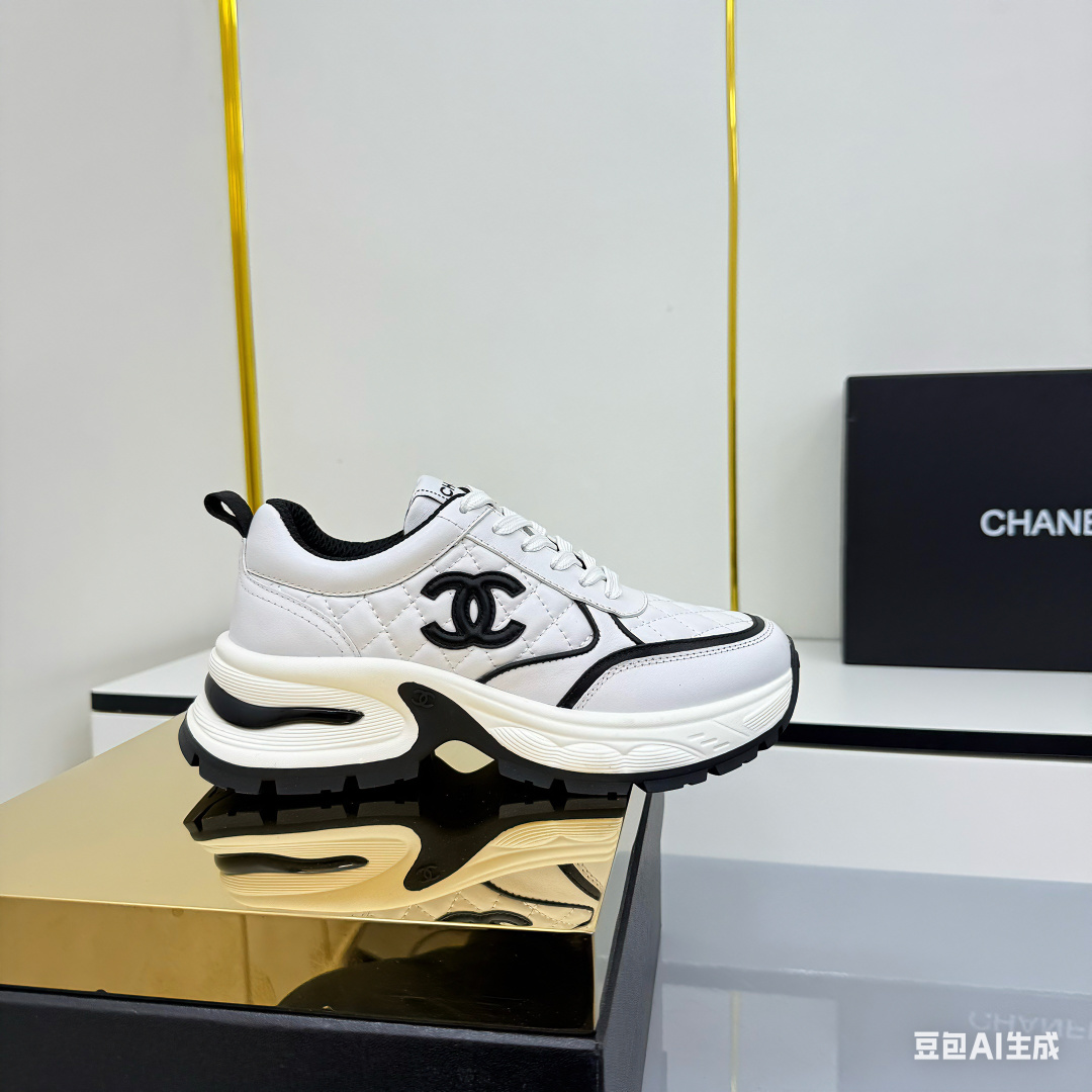 NO:614122,Top version!  Chanel Chanel panda shoes!  2025 counter top casual sports shoes This classic design; the upper is in the style of electric embroidery with various craftsmanship; the outsole is fashionable and sporty; it incorporates a variety of color matching elements... The diversified mix and match is very good-looking and versatile, casual, fashionable, sports, and outdoor can be taken into account... Go material The upper is made of original imported first-layer silk cowhide + original waterproof cloth + original first-layer cowhide. The lining is made of original sheep lining + mesh outsole based on the original TPU combination outsole.  Counter boutique package complete set for women 35-41, casual shoes/sports shoes, chanel, chanel, sneakers, cowhide19860909顶级版本！ Chanel香奈儿熊猫鞋！2025专柜顶级休闲款运动鞋 这款经典设计；鞋面多种工艺电绣的风格；大底却时尚运动；不平凡的拥入了多种配色元素…… 多元化混搭非常好看百搭,休闲,时尚,运动,户外都能兼顾…… Go 材料 鞋面采用 原版进口头层丝绸牛皮+原版防水布+原版头层牛皮 内里采用 原版羊里+网 大底根据 原版TPU组合大底 专柜精品包装全套女35–41,休闲鞋/运动鞋,chanel,chanel,sneakers,cowhide,Women's Shoes
