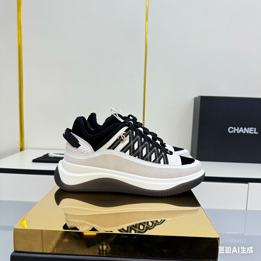 NO:629643,Women's size Chanel casual thick-soled height-increasing shoes - 2025 counter top casual sports shoes. This classic design; the upper is electro-embroidered with a variety of techniques;  Original TPU combination outsole, counter boutique packaging, complete set of women's 35-41, casual shoes/sports shoes, chanel, chanel, sneakers, cowhide19860909女码 Chanel香奈儿休闲厚底增高鞋——2025专柜顶级休闲款运动鞋 这款经典设计；鞋面多种工艺电绣的风格；大底却时尚运动；不平凡的拥入了多种配色元素…… 多元化混搭非常好看百搭,休闲,时尚,运动,户外都能兼顾…… Go 材料 鞋面采用 原版进口头层丝绸牛皮+原版防水布+原版头层牛皮 内里采用 原版羊里+网 大底根据 原版TPU组合大底 专柜精品包装全套女35–41,休闲鞋/运动鞋,chanel,chanel,sneakers,cowhide,Women's Shoes