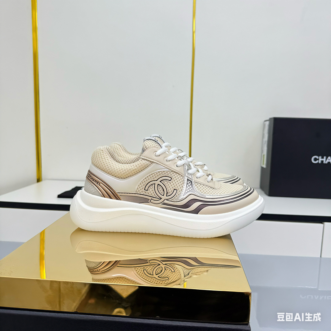 NO:630619,Women's size Chanel casual thick-soled height-increasing shoes - 2025 counter top casual sports shoes. This classic design; the upper is electro-embroidered with a variety of techniques;  Original TPU combination outsole, counter boutique packaging, complete set of women's 35-41, casual shoes/sports shoes, chanel, chanel, sneakers, cowhide19860909女码 Chanel香奈儿休闲厚底增高鞋——2025专柜顶级休闲款运动鞋 这款经典设计；鞋面多种工艺电绣的风格；大底却时尚运动；不平凡的拥入了多种配色元素…… 多元化混搭非常好看百搭,休闲,时尚,运动,户外都能兼顾…… Go 材料 鞋面采用 原版进口头层丝绸牛皮+原版防水布+原版头层牛皮 内里采用 原版羊里+网 大底根据 原版TPU组合大底 专柜精品包装全套女35–41,休闲鞋/运动鞋,chanel,chanel,sneakers,cowhide,Women's Shoes