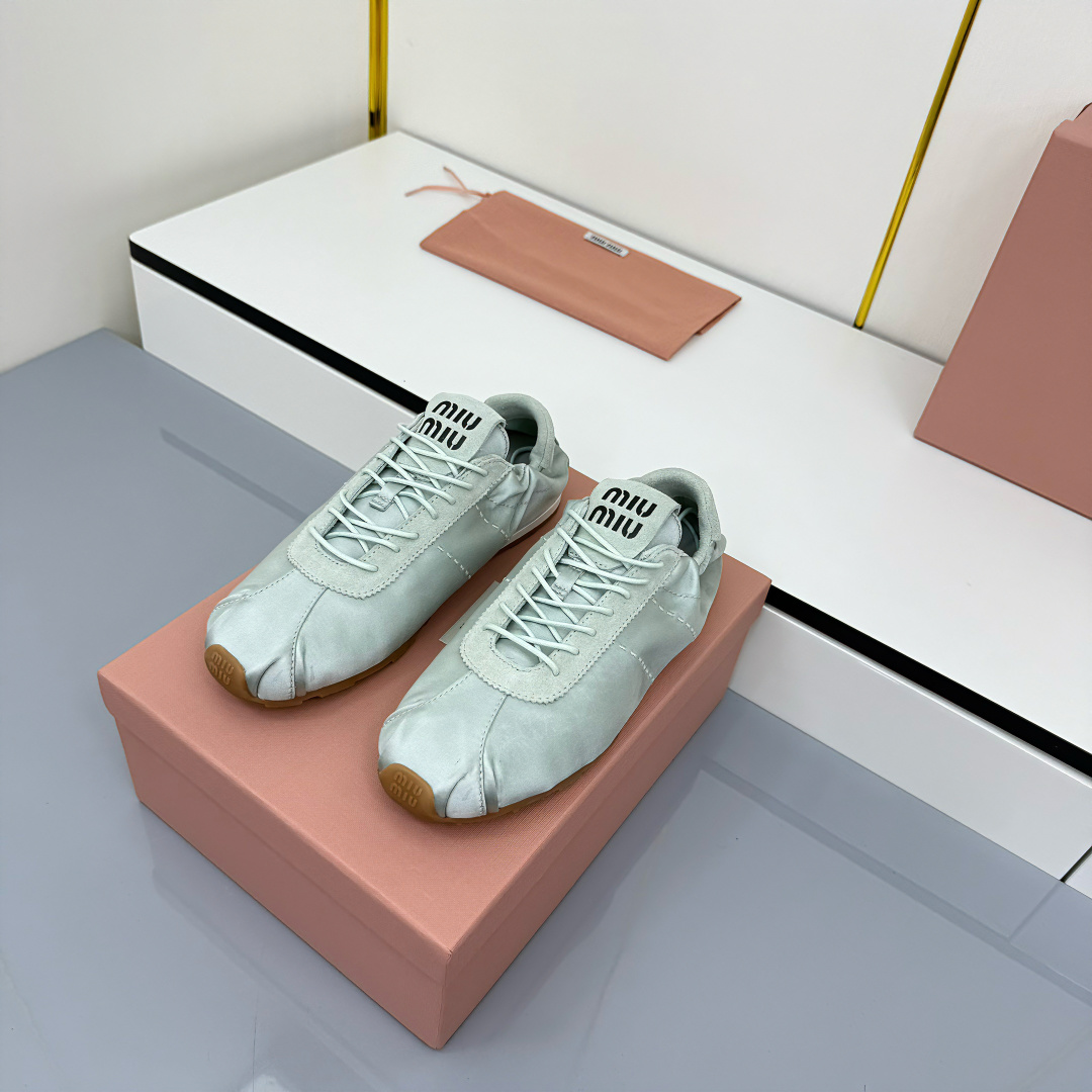 NO:629613,Miu Miu 2026 Spring and Summer New Style Retro Moral Shoes Hemp Sole Fisherman Shoes Catwalk Models Close-ups of the details of the Miu Miu series. The trend of the new season. The beloved concept at the moment, multiple collisions, retro hemp soles, conveying modern style~ Looks good no matter how you wear it, the favorite of fashionistas. Material: cow suede + waterproof material, inner sheepskin outsole, original molded TPU sole  Size 35-40 (40, 41 customized), casual shoes/sports shoes, miumiu, sneakers, espadrilles, sheepskin19860909Miu Miu 2026春夏新款 复古德训鞋 麻绳底渔夫鞋 走秀款 工艺来自Miu Miu系列的细节特写 新季的潮流此刻挚爱的概念,多元对撞,复古麻绳底,传达现代风格~ 怎么穿都好看,时髦精最爱 面料牛反绒+防水材料 内里羊皮 大底原版开模TPU鞋底 码数35-40（40、41订做）,休闲鞋/运动鞋,miumiu,sneakers,espadrilles,sheepskin,Women's Shoes