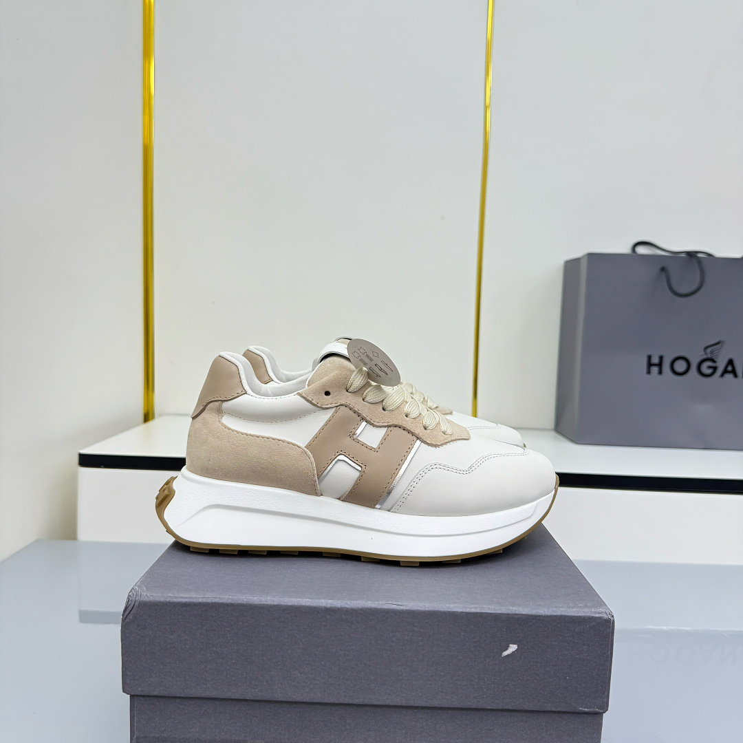 NO:629219,HOGAN·Hogan's 2025 new model must be reposted H-STRIPES series couples' thick-soled dad shoes airship shoes casual sports shoes. The top version of the original version is purchased for development and production. This H-STRIPES series sports shoes adopt a contrasting color high-elastic thick sole and increased design, which makes the whole shoe full of new vitality, shuttle style and imaginative style, seize the focus of attention, and set off a modern urban trend. The fabric is made of original custom-made imported cowhide material. The inner lining is original cowhide lining.  The sole is made of exclusive molded ultra-light and high-elastic material. The sole thickness is about 4.5cm. Sizes for women are 35-44 and 45. Customized, casual shoes/sports shoes, hogan, sneakers, cowhide.19860909HOGAN·霍根 2025新款转图必爆 H-STRIPES系列情侣款厚底老爹鞋飞艇鞋休闲运动鞋. 顶级版本原版购入开发做货 此款H-STRIPES系列运动鞋采用撞色高弹厚底增高设计,令整鞋焕发新意活力,穿梭型格畅想,抢占视线焦点,再掀现代感都市风潮. 面料原版定制进口牛皮材质 内里原版牛皮里 鞋底独家开模超轻高弹材质 底厚约4.5cm 码数女35-44,45定做,休闲鞋/运动鞋,hogan,sneakers,cowhide,Women's Shoes