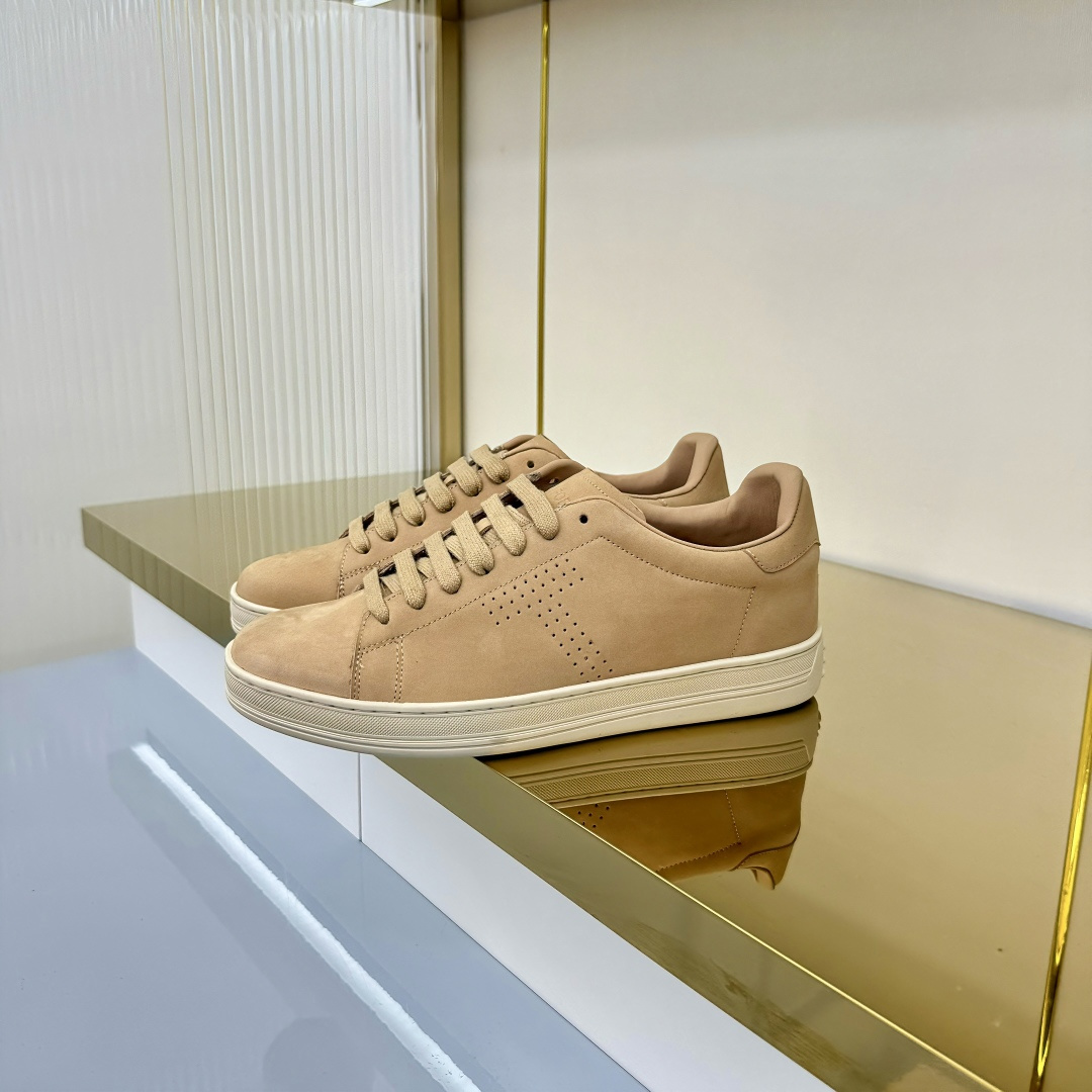 NO:652882,Trendy luxury TOM FORD Tom. Ford round-toe low-cut couple's Mick sneakers [strong] are classic and comfortable, a luxury choice for your wardrobe. [strong] The shoes are made of woven fabric + cowhide lining [strong], suede leather + cowhide and mesh [strong], with paneled upper design , using pure workmanship to combine the outsole and pure cotton laces. It shows a retro and high-end look. It is a hot item in 2025 and will be popular if you repost the picture. ford,sneakers,cowhide19860909潮奢 TOM FORD汤姆.福特圆头低帮情侣款Mick运动鞋[强]经典而舒适,是您衣柜中的奢侈之选,[强]鞋子由织布+牛皮内裡[强],绒面皮料+牛皮和mesh组合而成[强],采用镶板设计鞋面,用纯工组合大底,纯棉系带.呈现出复古而高端.是2025爆款,转图必爆[烟花][烟花][烟花][烟花]38-45/45为定做码不退不换）.工厂直销颜色齐,休闲鞋/运动鞋,tom ford,sneakers,cowhide,Women's Shoes