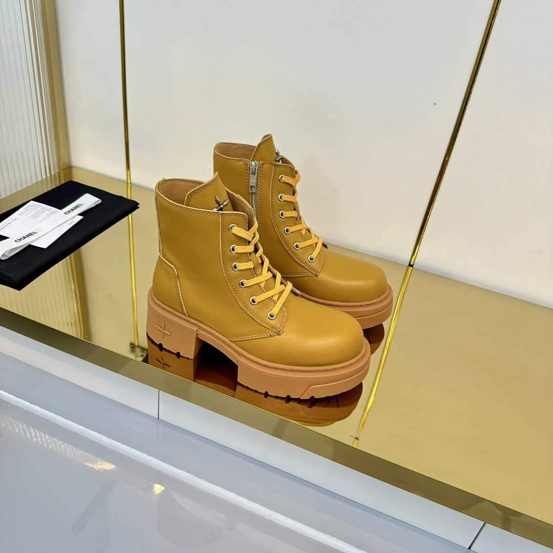 NO:653295,Smfk niche trendy brand 25ss popular new product thick-soled casual shoes Martin boots, good news for short babies to directly lengthen the body proportions!  !  The shoe body is soft and comfortable, the sole is wear-resistant and non-slip - and each color is very versatile. It is really suitable for this spring and summer. The upper is made of original imported cowhide, the lining is sheepskin, the heel is 7.5cm, the sole is original customized EVA rubber outsole, the size is 35-40 (customized for 40, non-returnable) Buy now, boots, boots, cowhide, sheepskin19860909Smfk 小众潮牌 25ss爆款新品 厚底 休闲鞋 马丁靴 矮个子宝宝的福音直接拉长身材比例！！ 鞋身柔软舒适,鞋底耐磨防滑- 而且每个颜色都非常百搭.真的太适合这个春夏  鞋面采用原版进口牛皮 内里垫脚羊皮 高跟7.5cm 鞋底原版定制EVA橡胶大底 码数35-40（40定做不退换） 立即抢购,靴子,boots,cowhide,sheepskin,Women's Shoes