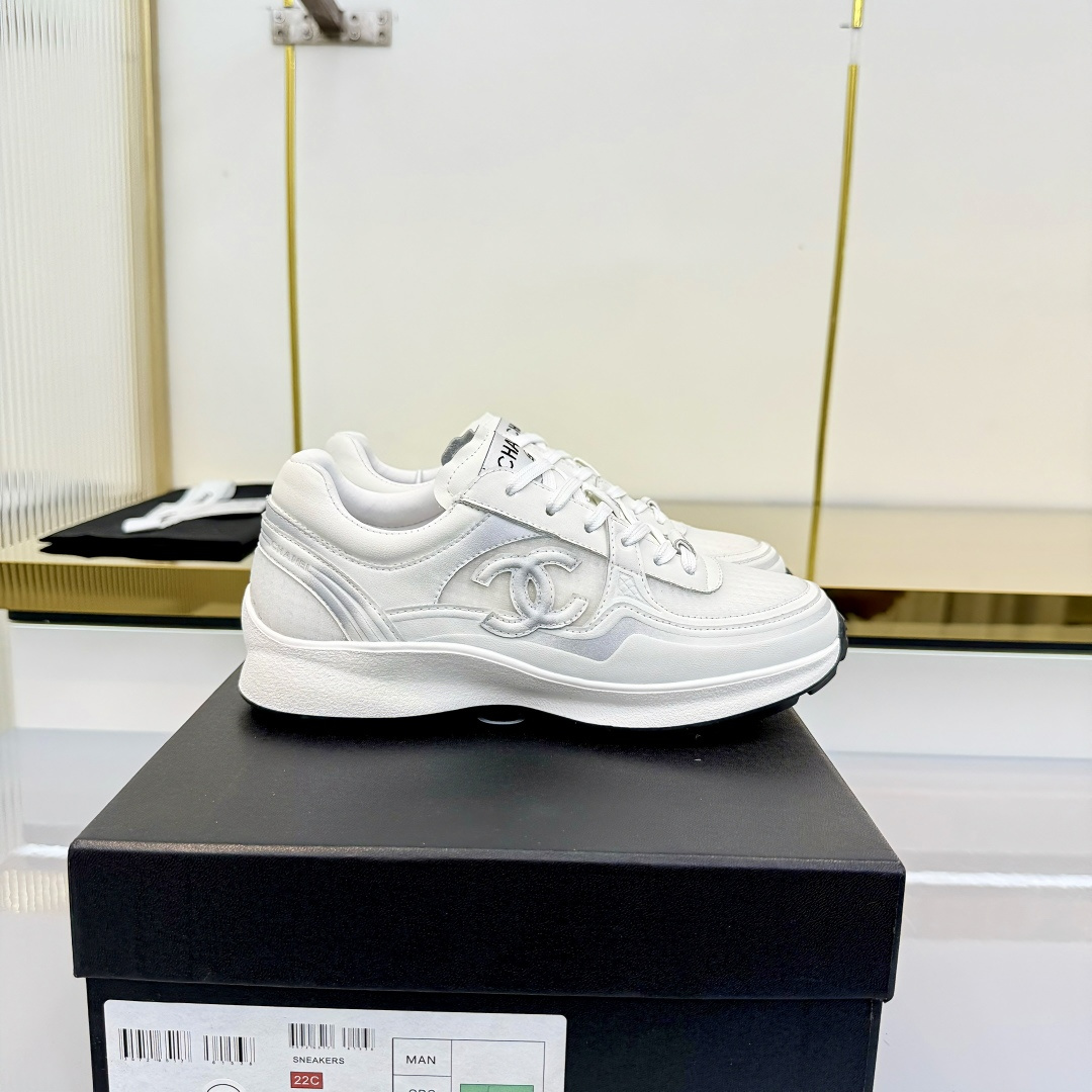 NO:670234,The top version of Chanel Chanel - 2025 Autumn model, the top gold and silver corner king shoes in the counter, this classic design; the extraordinary double C embraces a variety of color elements... The diversified mix and match is very beautiful and versatile, very light on the foot, comfortable, super delicate and elegant, and can be used outdoors... Go material The upper is made of original imported sheepskin, and the lining is made of original sheepskin lining.  Counter boutique packaging complete set for women 35-40 (customized for 41), casual shoes/sports shoes, chanel, chanel, alexander wang, sneakers, sheepskin19860909顶级版本 Chanel香奈儿——2025秋款 专柜顶级金银角大王鞋 这款经典设计；不平凡的双C拥入了多种配色元素…… 多元化混搭非常好看百搭,上脚非常轻巧 舒适超级秀气优雅的一款户外都能兼顾…… Go 材料 鞋面采用 原版进口羊皮 内里采用 原版羊皮内里 专柜精品包装全套女35–40（41定做）,休闲鞋/运动鞋,chanel,chanel,alexander wang,sneakers,sheepskin,Women's Shoes