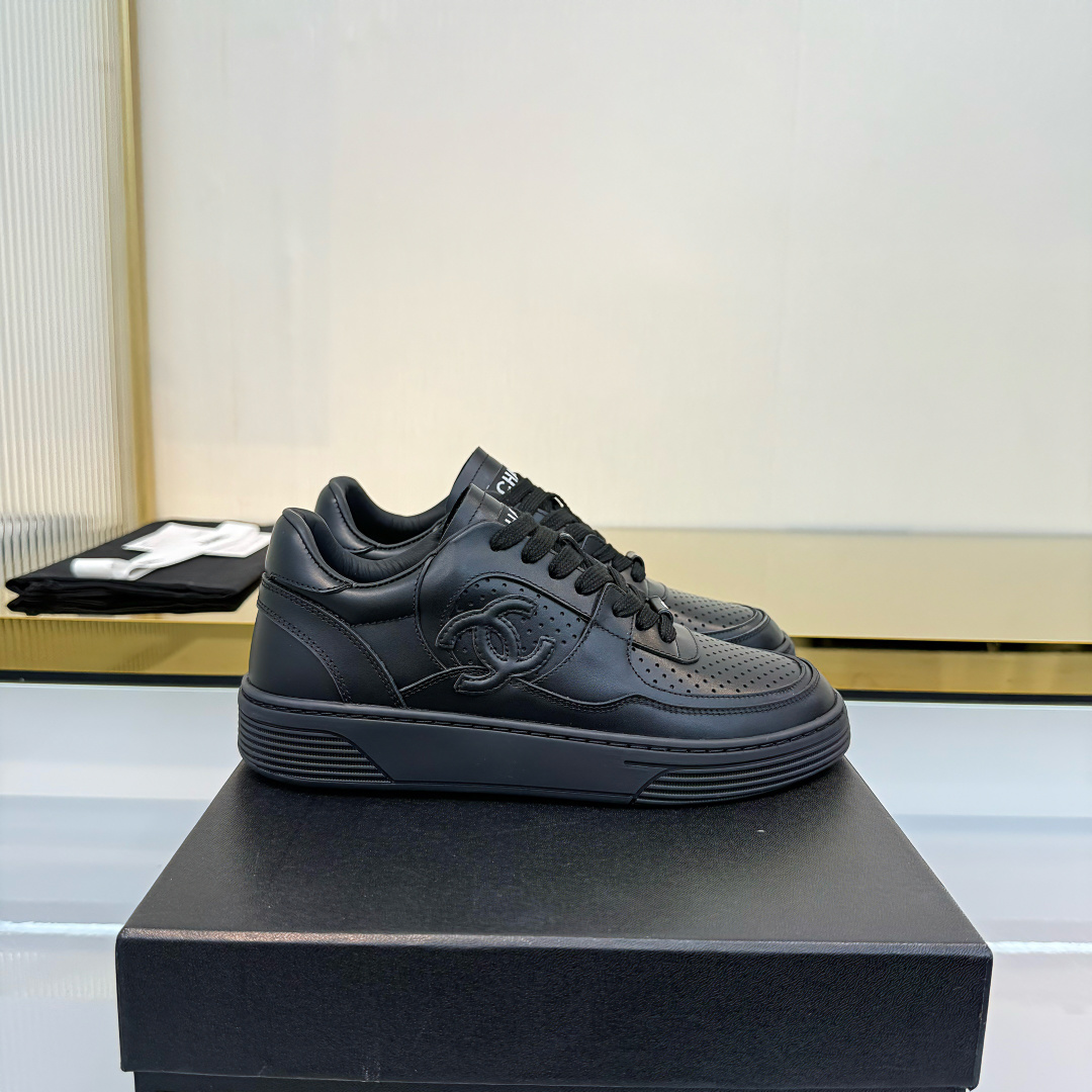 NO:681082,Graffiti style high version CHANEL Chanel new panda sneakers Panda shoes Chanel 2026ss hot panda shoes color thick-soled casual sports shoes sneakers counter synchronization counter is very popular very difficult to buy a shoe the most popular thick-soled panda shoes on the Internet can be imagined Xiaoxiang control can not miss the appearance and comfort coexist simple and versatile white shoes thick soles increase super versatile, whoever you close your eyes will look good in it  Upper calfskin lining imported sheepskin lining outsole TPU original outsole Size: 35-40 (41 Customized Buy now Buy now, casual shoes/sports shoes, chanel, chanel, sneakers, cowhide, sheepskin19860909涂鸦款高版本 CHANEL香奈儿新款熊猫板鞋熊猫鞋 香奈儿2026ss火爆熊猫鞋配色厚底休闲运动鞋板鞋  专柜同步 专柜非常火爆 非常难买的一款鞋 全网最火的厚底熊猫鞋 可想而知小香控不可错过的 颜值与舒适并存的 简约百搭小白鞋 厚底增高超级百搭,闭眼入谁穿谁好看  鞋面小牛皮 内里进口羊皮里 大底TPU原版大底 码数:35-40（41 定做 立即抢购 立即抢购,休闲鞋/运动鞋,chanel,chanel,sneakers,cowhide,sheepskin,Women's Shoes