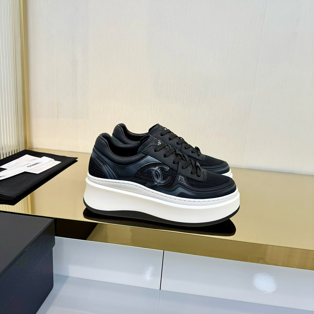 NO:681099,Chanel casual sneakers ~ Original calfskin panda shoes Chanel Chanel 25C Latest hot style Panda Black and white sneakers Casual sneakers Xiaoxiang Hot item Classic black and white Panda color Coco girls must pay Fabric: Original customized mixed sheepskin Lining: Original imported breathable mesh Outsole: Original molded rubber + TPU combination Size: Women's 35-41  Buy now, casual shoes/sports shoes, chanel, chanel, sneakers, cowhide, sheepskin19860909香奈儿休闲运动鞋  ～原版小牛皮熊猫鞋 Chanel 香奈儿 25C 最新爆款 熊猫 黑白 运动鞋 休闲板鞋 小香 爆款单品 经典黑白 熊猫配色 coco女孩必要入款 面料: 原版定制混种羊皮 内里: 原版进口透气网里 大底: 原版开模橡胶+TPU组合 Size: 女款35-41 立即抢购,休闲鞋/运动鞋,chanel,chanel,sneakers,cowhide,sheepskin,Women's Shoes