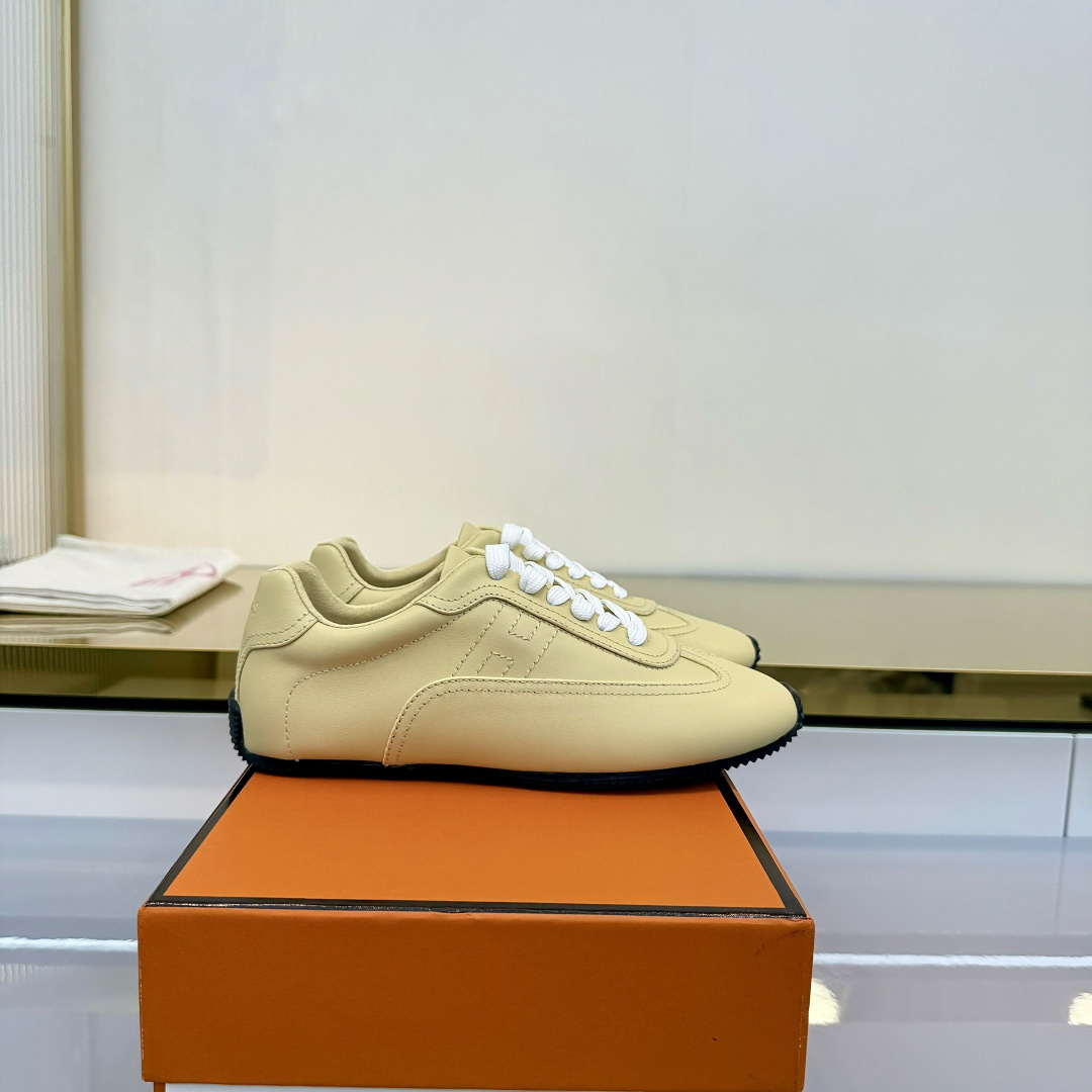 NO:694286,Top version in men's sizes!  Hermes casual shoes!  H family 26ss new spring moral training shoes!  Suspension boot shape + British retro design, classic and attractive!  The original inverted mold last, the ultimate 1:1 shape h is soft and delicate, showing an exquisite texture!  Open the mold to customize the A-level high-density private mold outsole with luxurious packaging!  Size 35-45, 45 customized, casual shoes/sports shoes, hermes, hermes, boots, sneakers19860909男码顶级版本！ Hermes 爱马仕休闲鞋！ H家26ss春季新款德训鞋板鞋！经楦靴型+英伦复古设计,经典耐看！原版倒模楦型,极致1:1形体h柔软细腻,呈现出精致质感！ 开模定制A级高密私模大底,奢华包装！ 码数35-45,45定做,休闲鞋/运动鞋,hermes,hermes,boots,sneakers,Women's Shoes