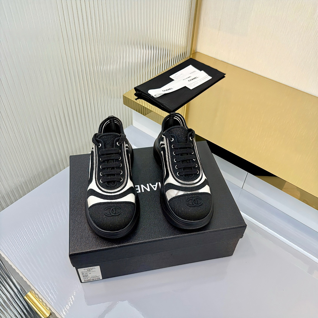 NO:694271,High version of CHANEL Chanel's new panda sneakers Panda shoes Chanel 2026ss popular panda shoes color matching thick-soled casual sports shoes sneakers counter synchronization counter is very popular very difficult to buy a shoe the most popular thick-soled panda shoes on the Internet can be imagined Xiaoxiang control can not miss the appearance and comfort coexist simple and versatile white shoes thick soles increase super versatile, whoever you close your eyes will look good in it  Special electric embroidery material at the shoe upper counter. Imported sheepskin lining. Outsole TPU original outsole. Size: 35-40 (41. Customized. Buy now. Buy now. Casual shoes/sports shoes, chanel, chanel, sneakers, sheepskin.19860909高版本 CHANEL香奈儿新款熊猫板鞋熊猫鞋 香奈儿2026ss火爆熊猫鞋配色厚底休闲运动鞋板鞋  专柜同步 专柜非常火爆 非常难买的一款鞋 全网最火的厚底熊猫鞋 可想而知小香控不可错过的 颜值与舒适并存的 简约百搭小白鞋 厚底增高超级百搭,闭眼入谁穿谁好看  鞋面专柜特殊电绣材料 内里进口羊皮里 大底TPU原版大底 码数:35-40（41 定做 立即抢购 立即抢购,休闲鞋/运动鞋,chanel,chanel,sneakers,sheepskin,Women's Shoes