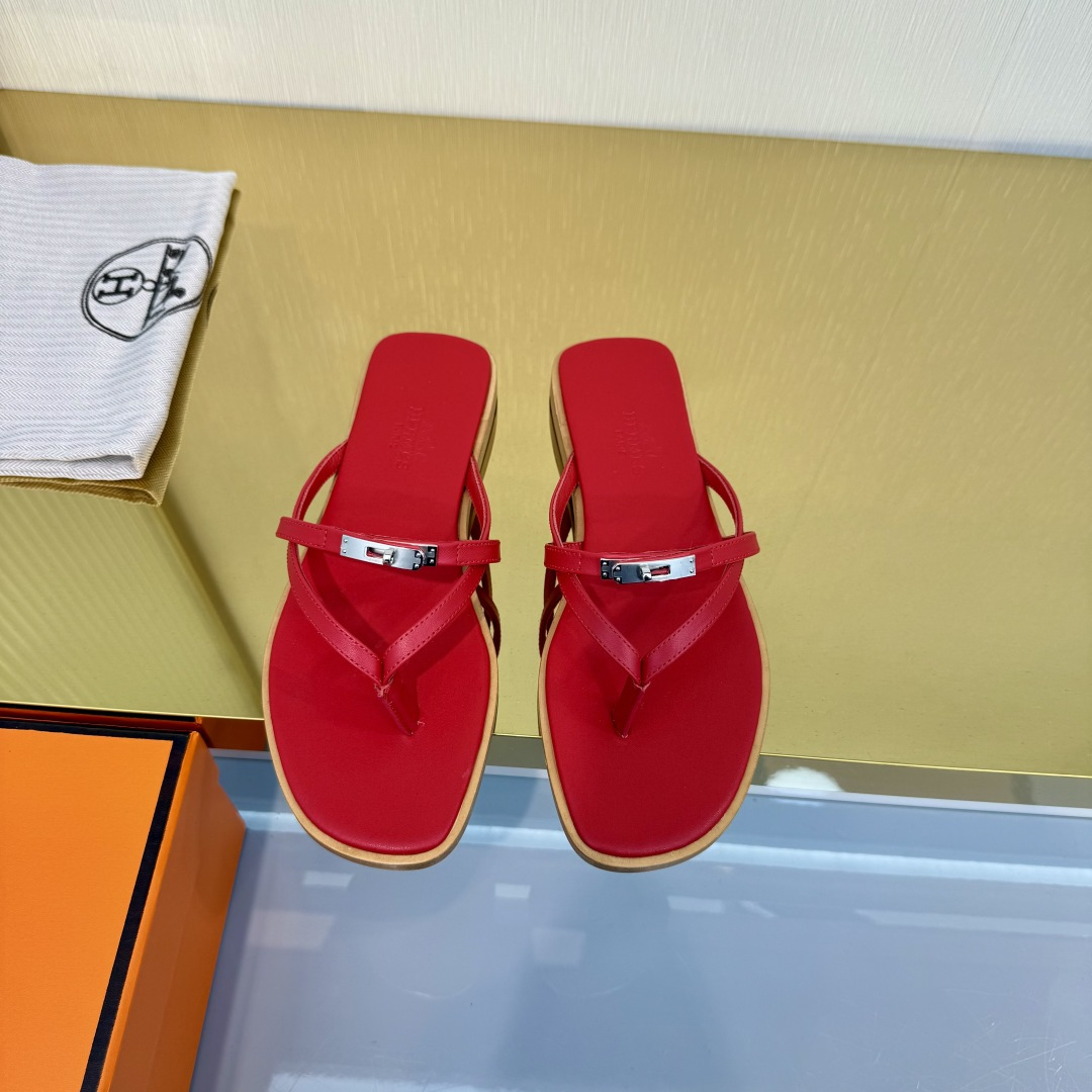 NO:706994,Hermès classic model, upgraded version and workmanship materials. The highest version of Hermès handmade shoes on the market. Top product Hermès slippers ——————The new model is the same as the original version, purely handmade by masters!  High-end customization, exclusive product, the highest version in the industry using Hermers uppers imported cowhide from Italy + original custom-grade Italian double-made leather outsole (pursuing top walking comfort) ~~ Full set of original packaging ━━━━Hermes━━━━━ size 35-41 (42, 43) customized and non-returnable)  Outsole leather outsole, split-toe shoes, hermes, hermes, slippers, cowhide, Leather soles19860909Hermès经典款 ,版型做工材料升级. Hermes市场最高版本纯手工鞋 顶级产品爱马仕拖鞋 ——————新款原版一样, 师傅级纯手工打造 ！高端定制,独家产品,行业最高版本采用Hermers鞋面意大利进口牛皮+原版订制级意大利双成真皮大底（追求顶级行走舒适度）～～ 包装全套原包装━━━━Hermes━━━━━ size35-41（42,43）定做不退换） 大底真皮大底,分趾鞋,hermes,hermes,slippers,cowhide,Leather soles,Women's Shoes