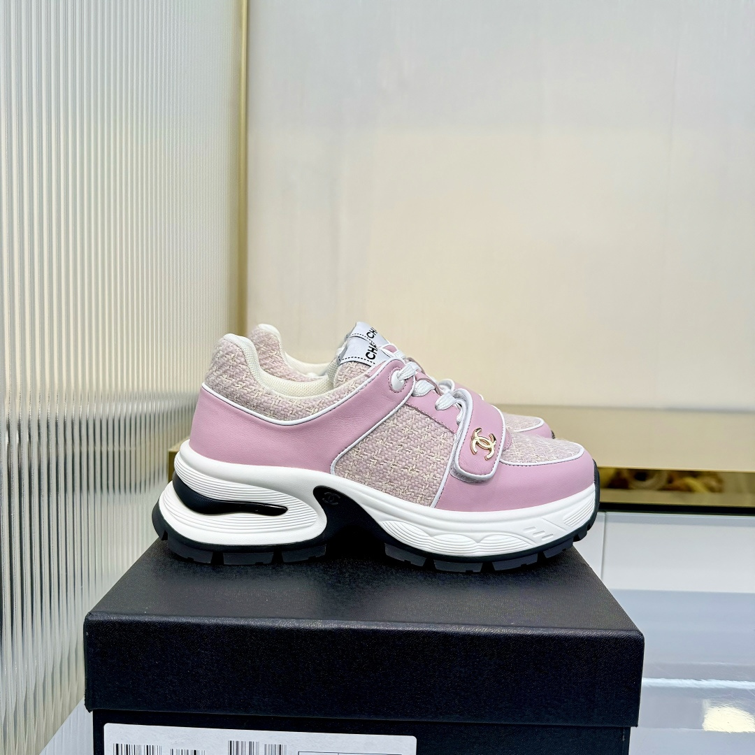 NO:751095,Chanel casual sneakers ~ Original calfskin panda shoes Chanel Chanel 26C Latest hot style Panda Black and white sneakers Casual sneakers Xiaoxiang Hot item Classic black and white Panda color Coco girls must pay for it Fabric: Original customized mixed sheepskin Lining: Original imported breathable mesh Outsole: Original molded rubber + TPU combination Size: Women's 35-41  Buy now, casual shoes/sports shoes, chanel, chanel, sneakers, cowhide, sheepskin19860909香奈儿休闲运动鞋  ～原版小牛皮熊猫鞋 Chanel 香奈儿 26C 最新爆款 熊猫 黑白 运动鞋 休闲板鞋 小香 爆款单品 经典黑白 熊猫配色 coco女孩必要入款 面料: 原版定制混种羊皮 内里: 原版进口透气网里 大底: 原版开模橡胶+TPU组合 Size: 女款35-41  立即抢购,休闲鞋/运动鞋,chanel,chanel,sneakers,cowhide,sheepskin,Women's Shoes